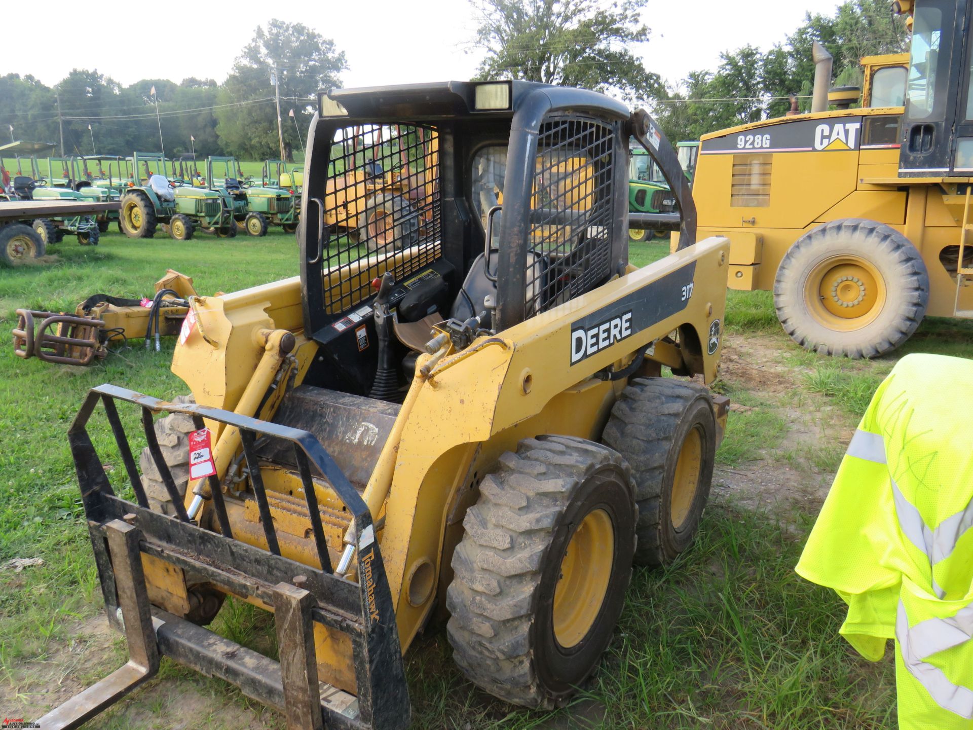 JOHN DEERE 317 RUBBER TIRE SKID STEER, AUXILIARY HYDRAULICS, 12-16.5 TIRES, REAR WEIGHTS, 2972 HOURS - Image 4 of 6