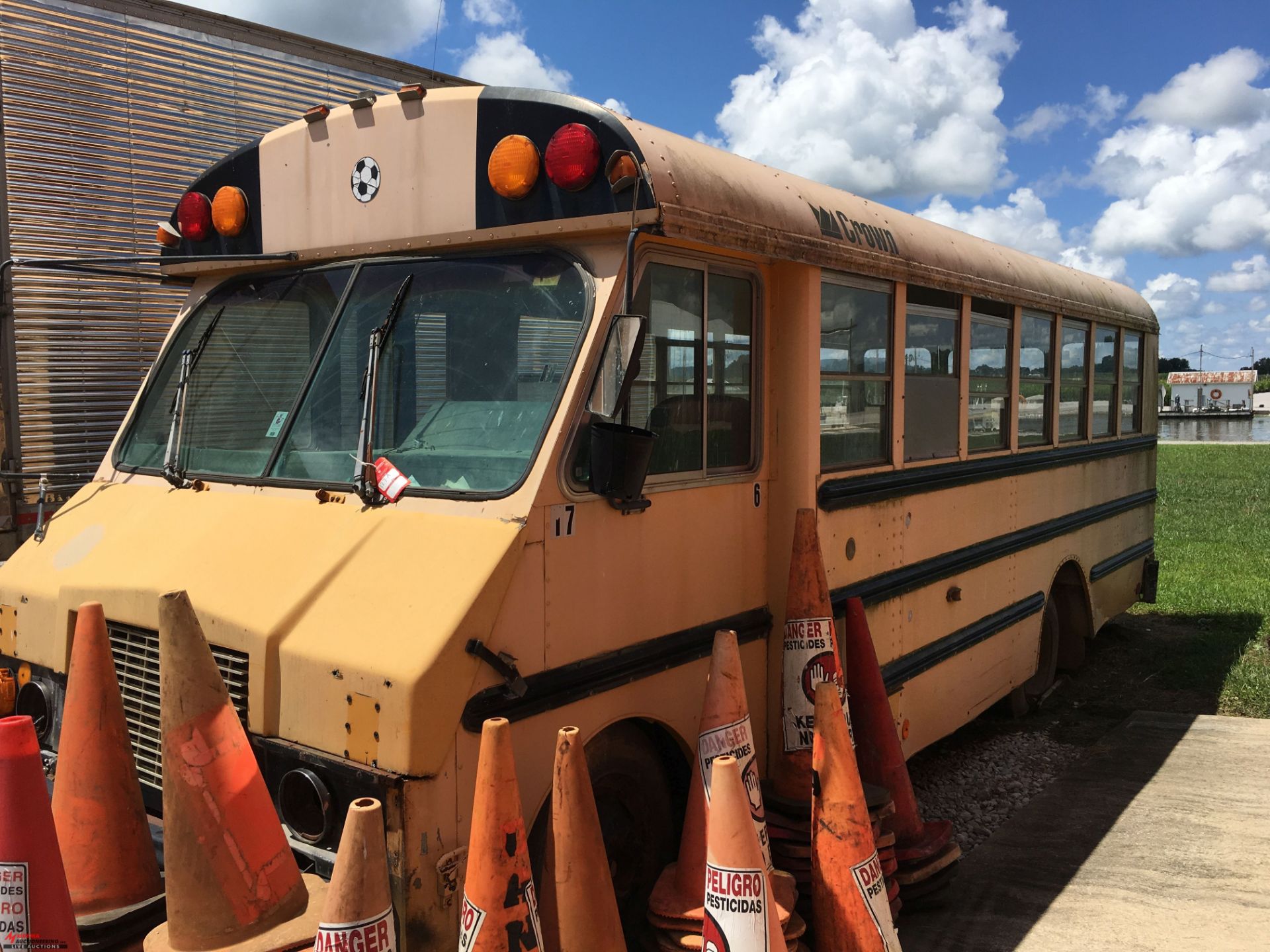 1993 CROWN MINI SCHOOL BUS, 350, AUTOMATIC, BEEN SITTING FOR A LONG TIME, DINGS/SCRATCHES/DENTS/