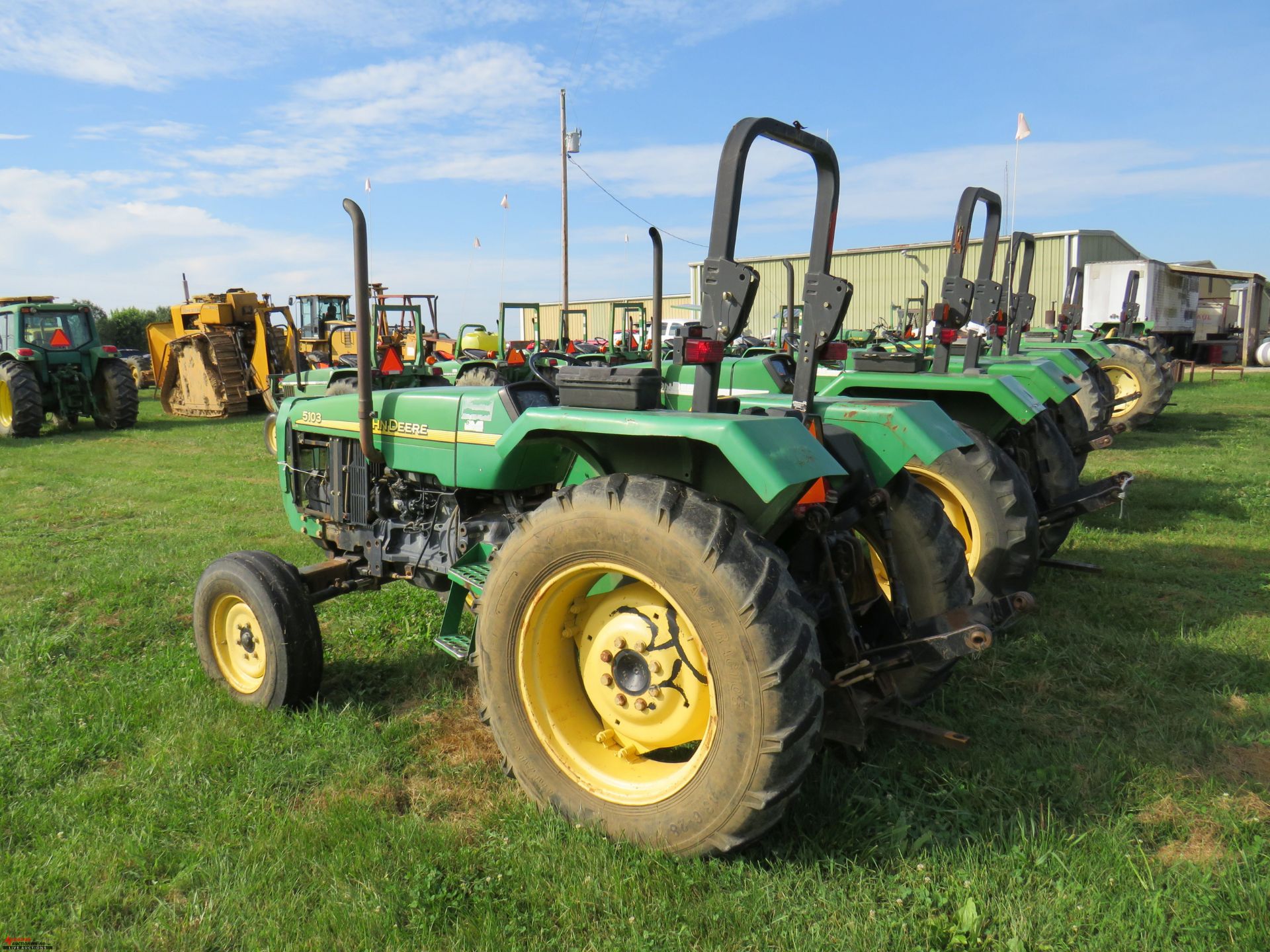 2007 JOHN DEERE 5103 TRACTOR, 3PT, NO TOP LINK, HAS PTO, 13.6-28 REAR TIRES, 2460 HOURS SHOWING ( - Image 4 of 8