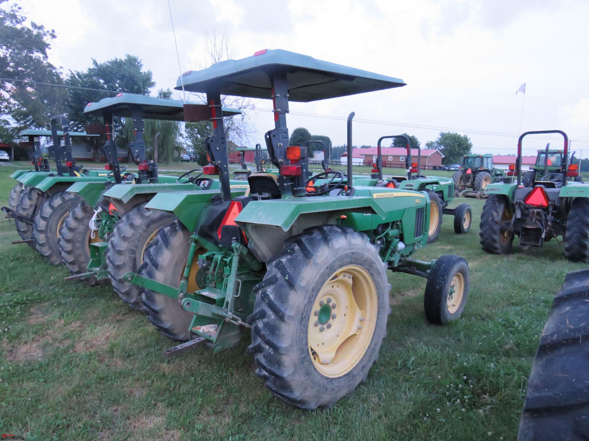 2007JOHN DEERE 5103 TRACTOR, 3PT, NO TOP LINK, 1 HYDRAULIC REMOTE, HAS PTO, CANOPY, 13.6-28 REAR - Image 2 of 8