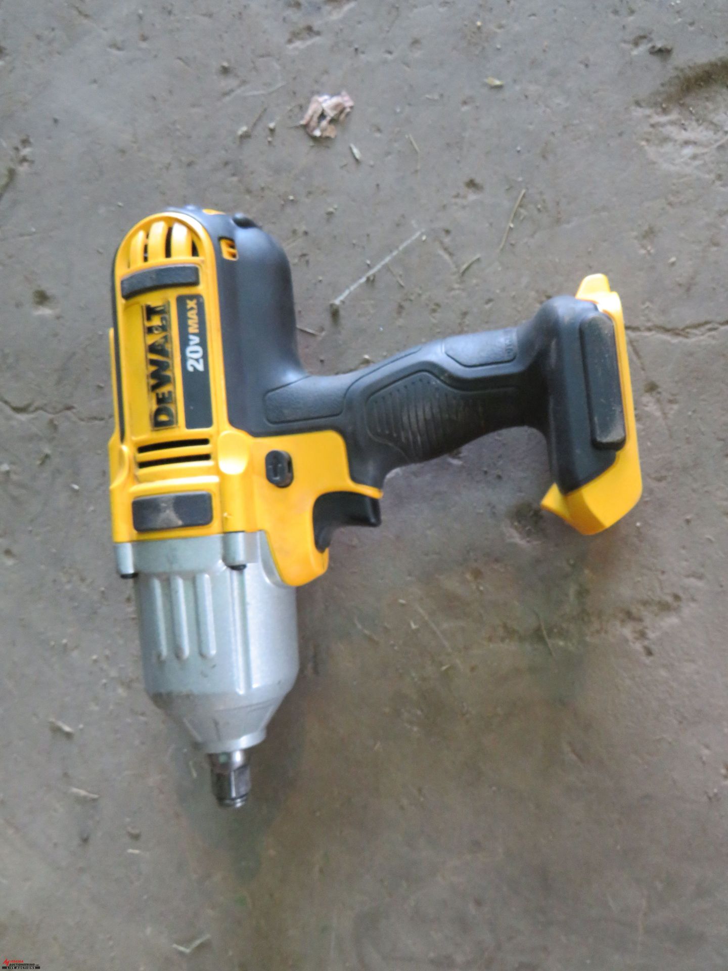 DEWALT CORDLESS IMPACT, 20v, WITH BATTERY, CHARGER