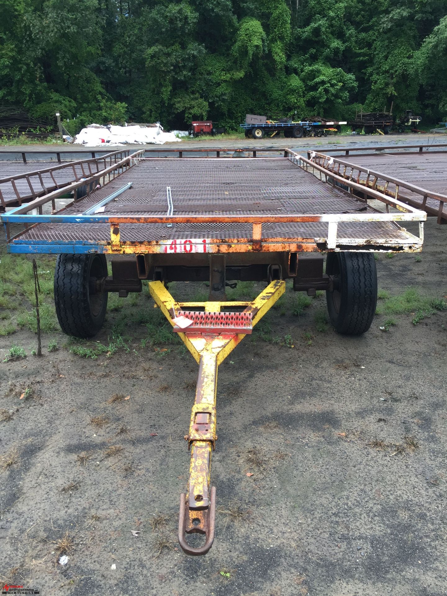 FLATBED WAGON, FIFTH WHEEL STYLE STEERING, 8' WIDE x 20' LONG, FOR FARM USE ONLY [LOCATION: MAIN