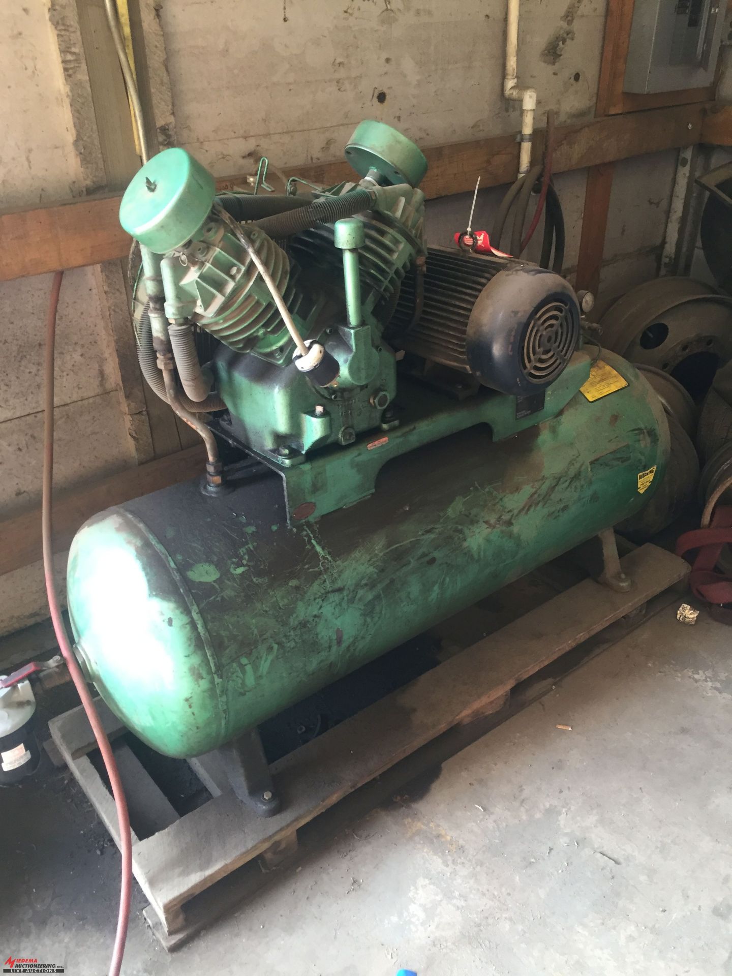 SPEEDAIRE AIR COMPRESSOR, 3 PHASE [LOCATION: EAST WINANS STREET LOCATION]