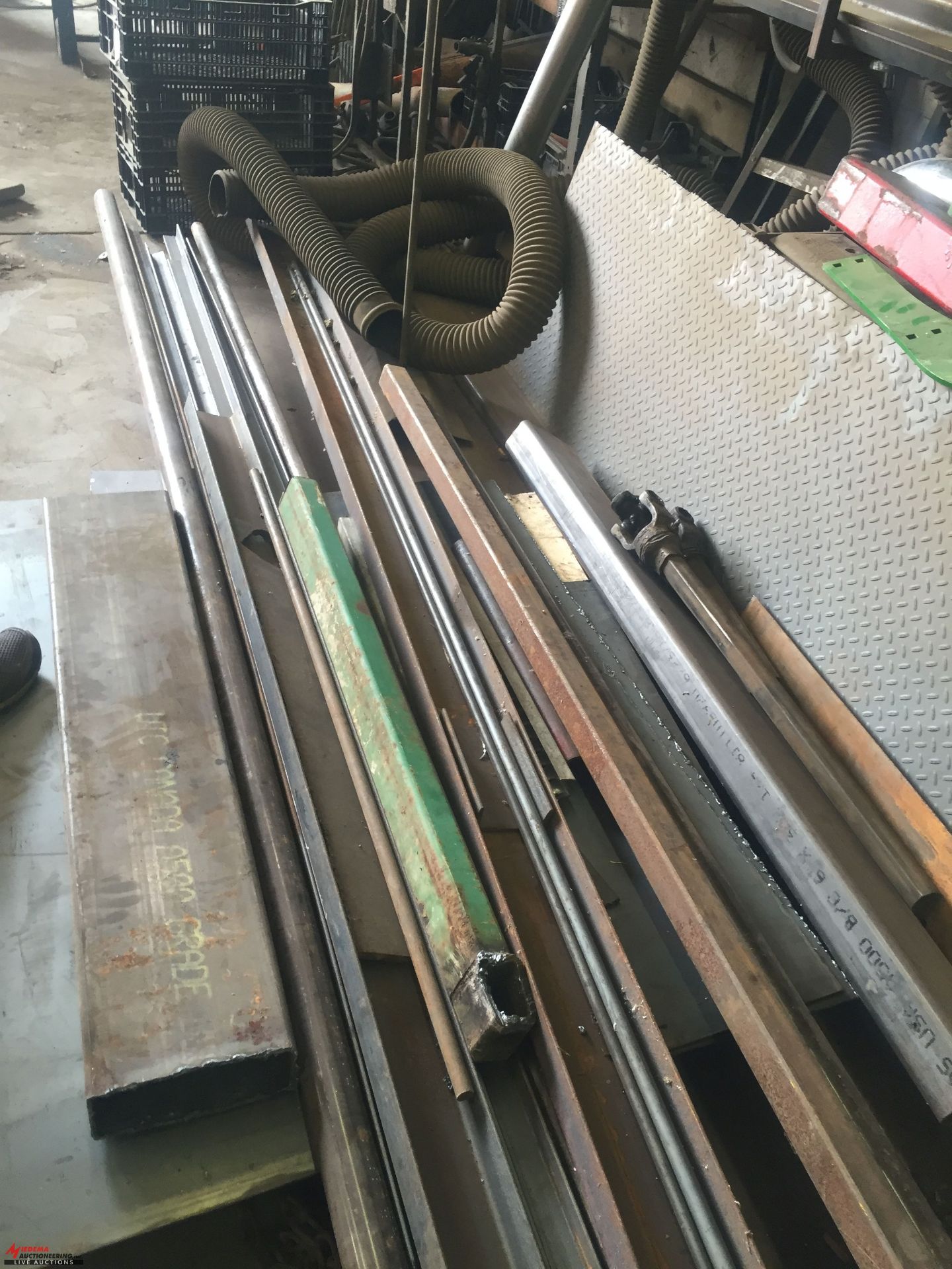 ASSORTED STEEL, ROUND STOCK, FLAT STOCK, ANGLE IRON, ALSO INCLUDES SECTION OF PALLET RACKING WITH - Image 3 of 5