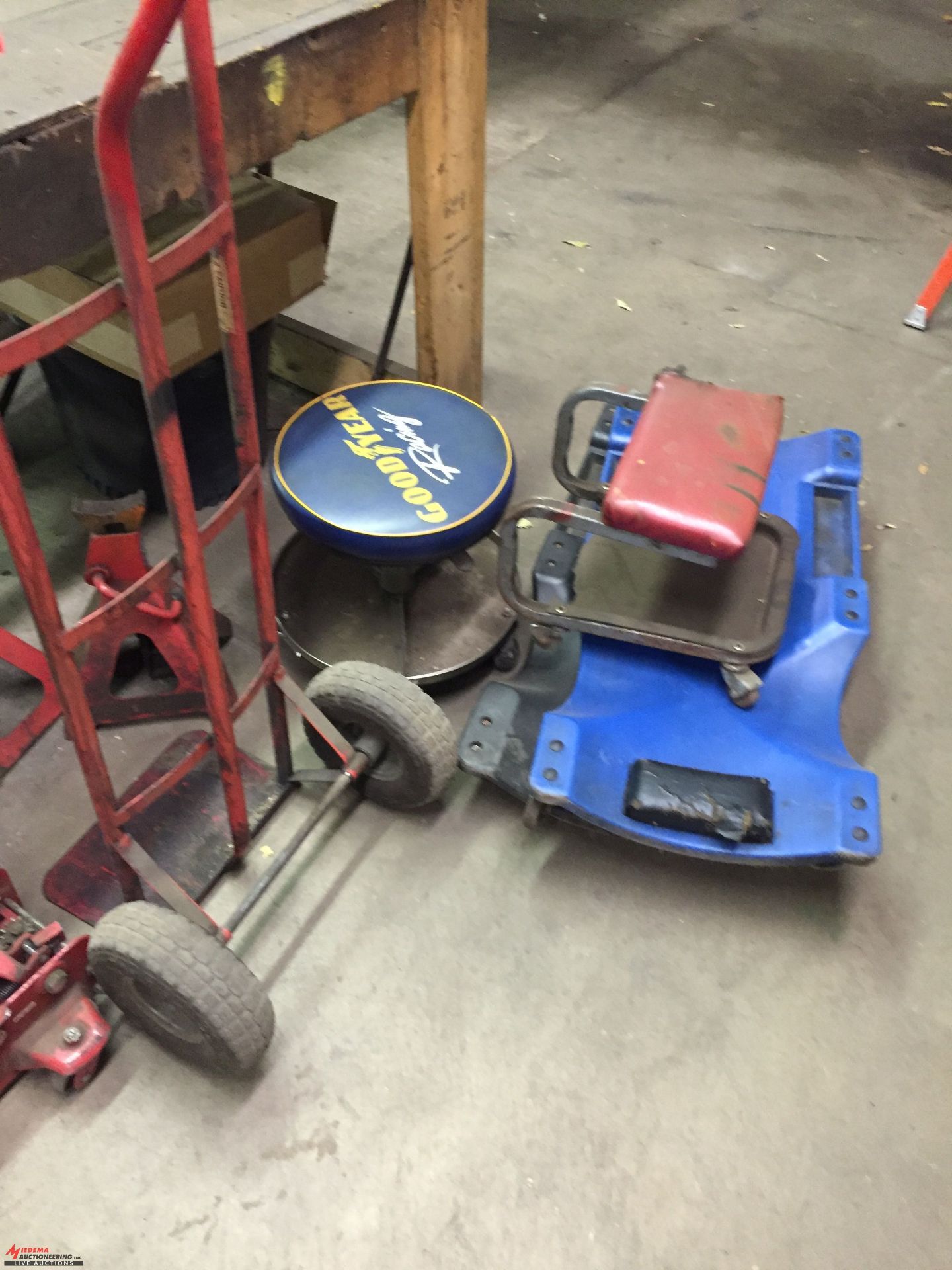 ASSORTED JACK STANDS, FLOOR JACK, 2-WHEEL DOLLY, CREEPERS [LOCATION: SOUTH SHOP AT MAIN FACILITY] - Image 3 of 3