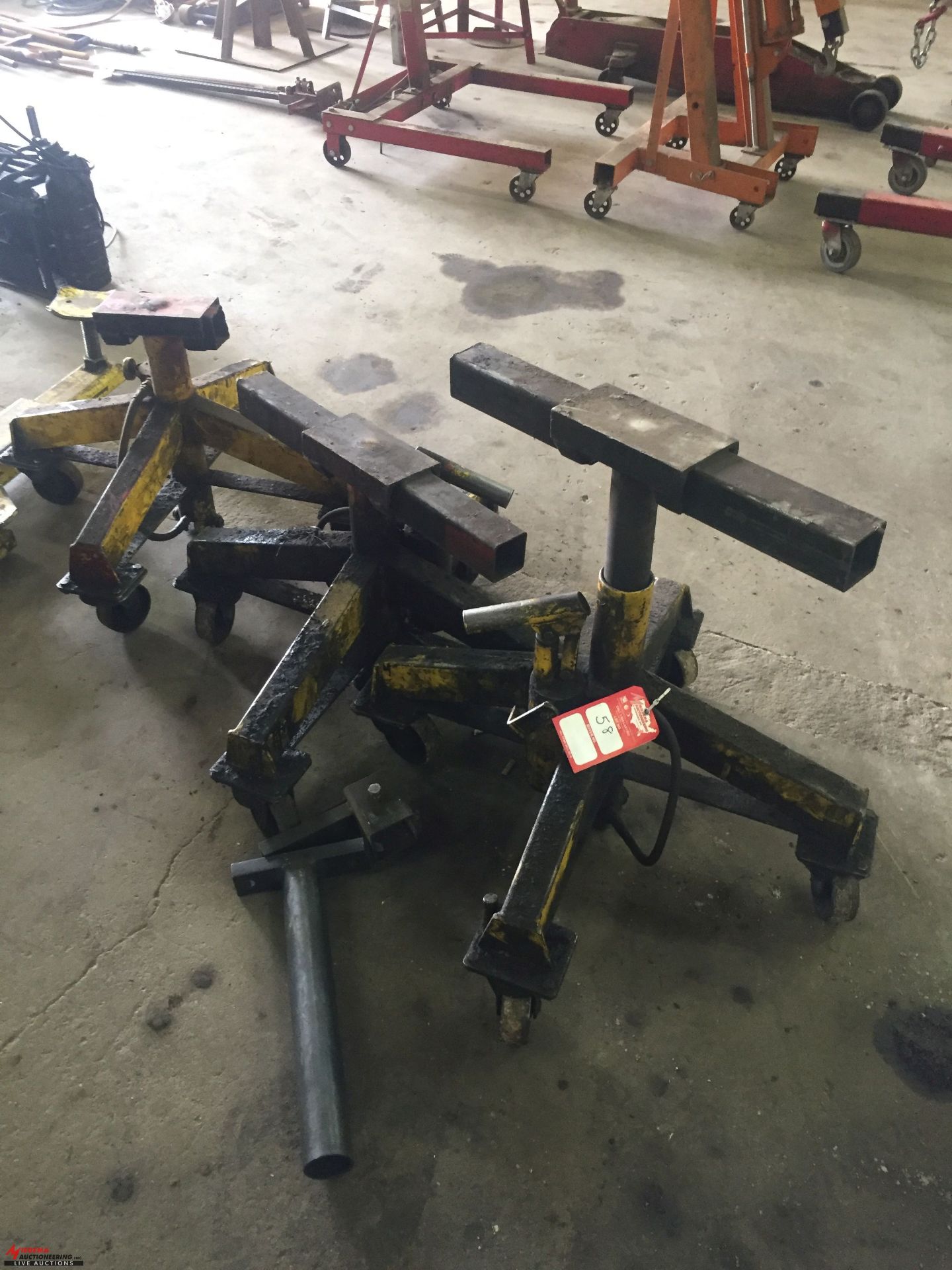 ASSORTED HYDRAULIC TRACTOR SPLITTING JACKS [LOCATION: EAST WINANS STREET LOCATION]