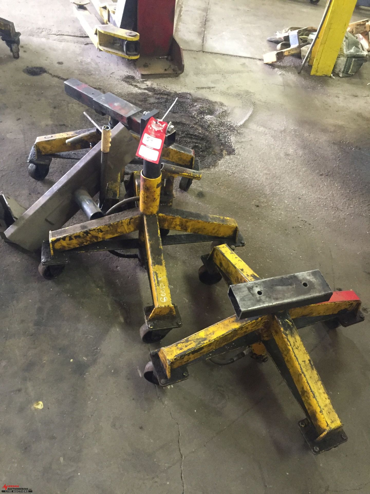 ASSORTED HYDRAULIC TRACTOR SPLITTING JACKS [LOCATION: EAST WINANS STREET LOCATION]