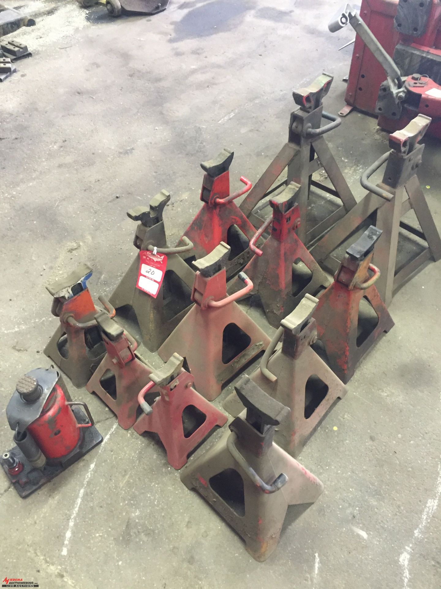 ASSORTED JACK STANDS AND BOTTLE JACK [LOCATION: EAST WINANS STREET LOCATION] - Image 2 of 2