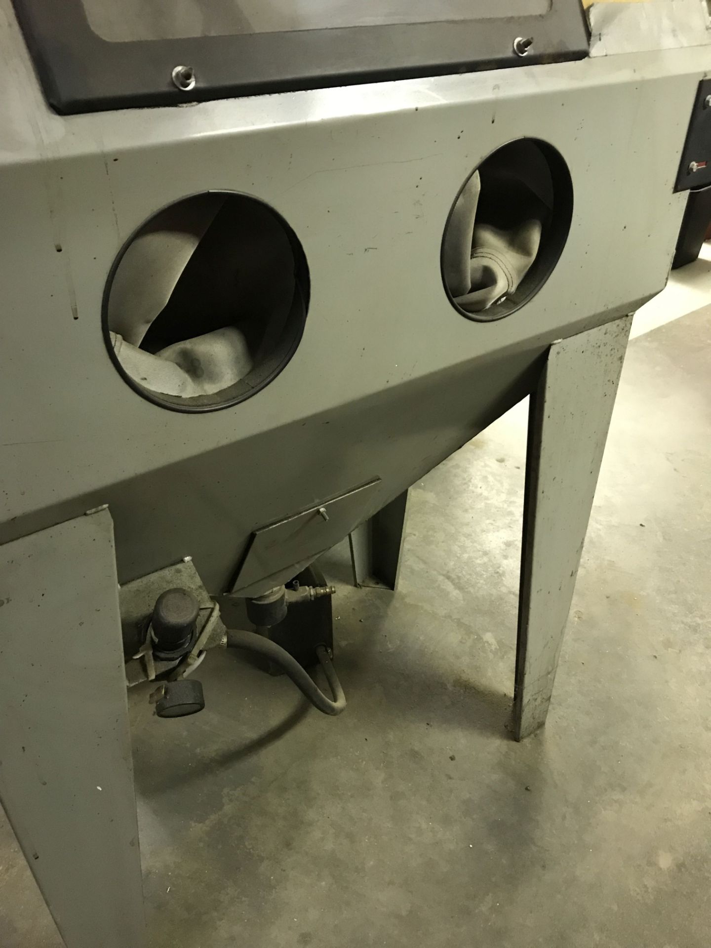 IED SAND BLASTING CABINET, MODEL LB4024 [LOCATION: BUILDING 2] - Image 3 of 4