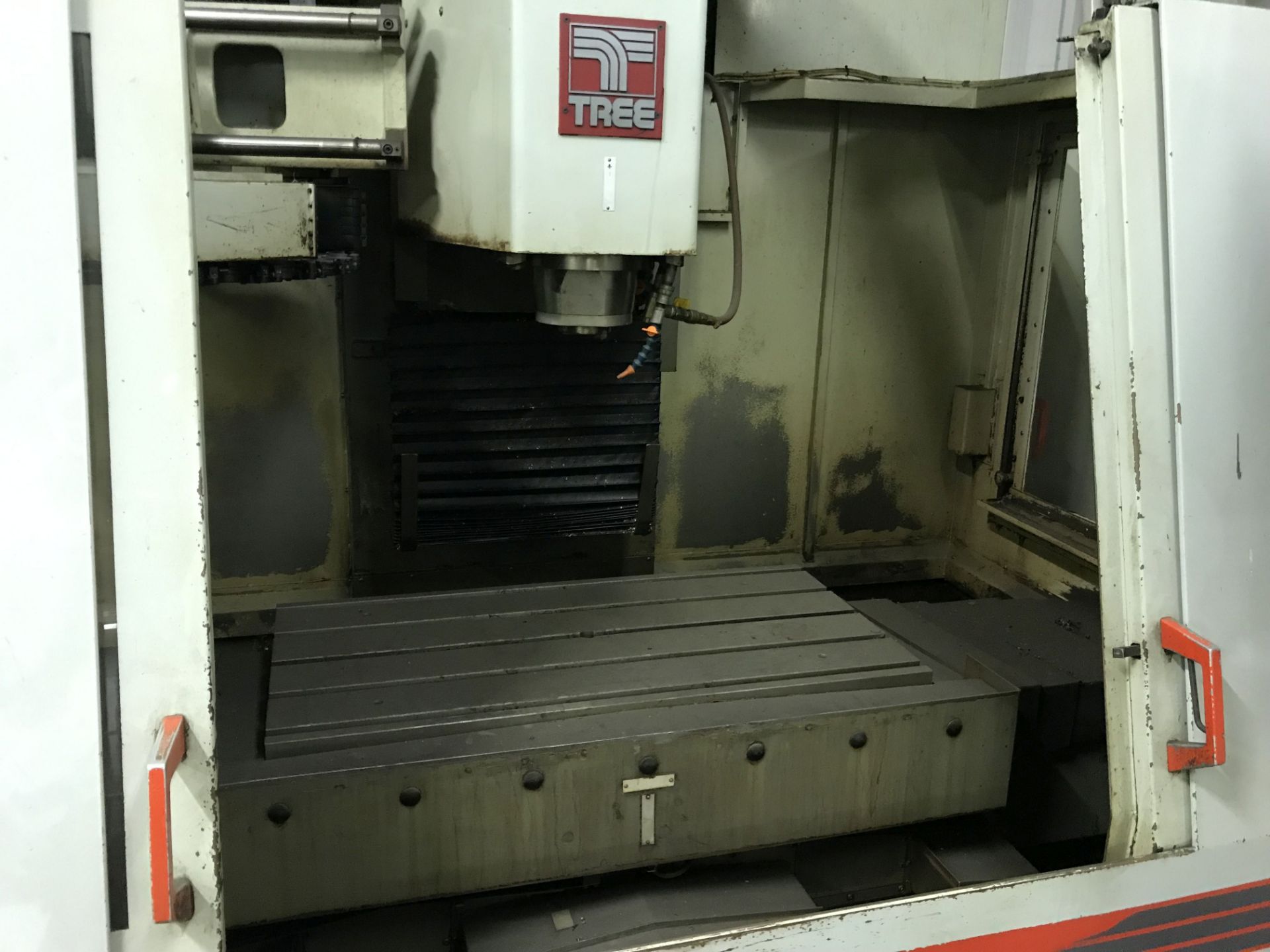 TREE VMC 840/20 VERTICAL MACHINING CENTER, 24-POSITION AUTOMATIC TOOL CHANGER, 32'' x 16'' x 25'' - Image 6 of 7