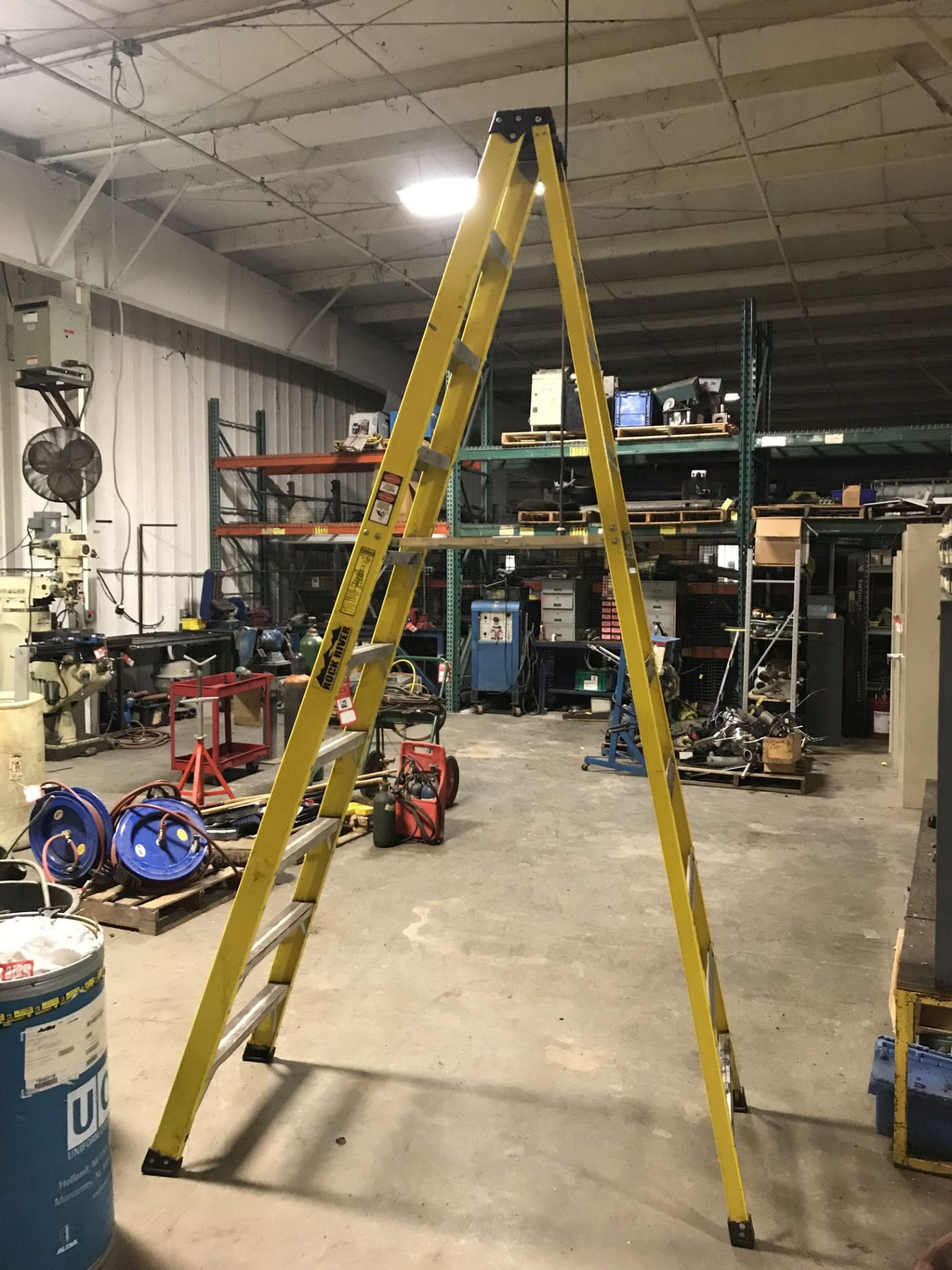 ROCK RIVER 10' STEP LADDER [LOCATION: BUILDING 2] - Image 2 of 2