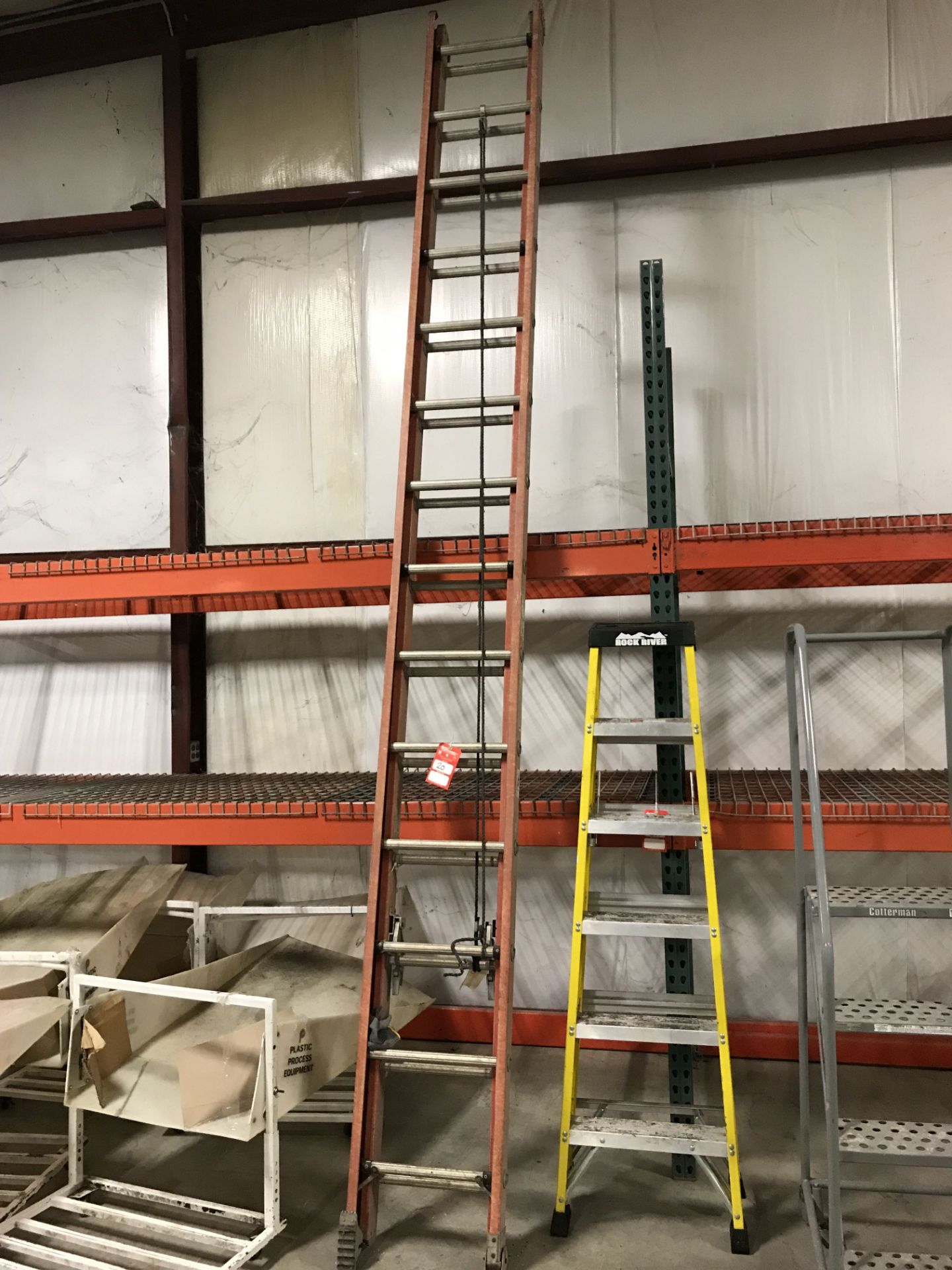 WERNER 28' EXTENSION LADDER [LOCATION: BUILDING 1]