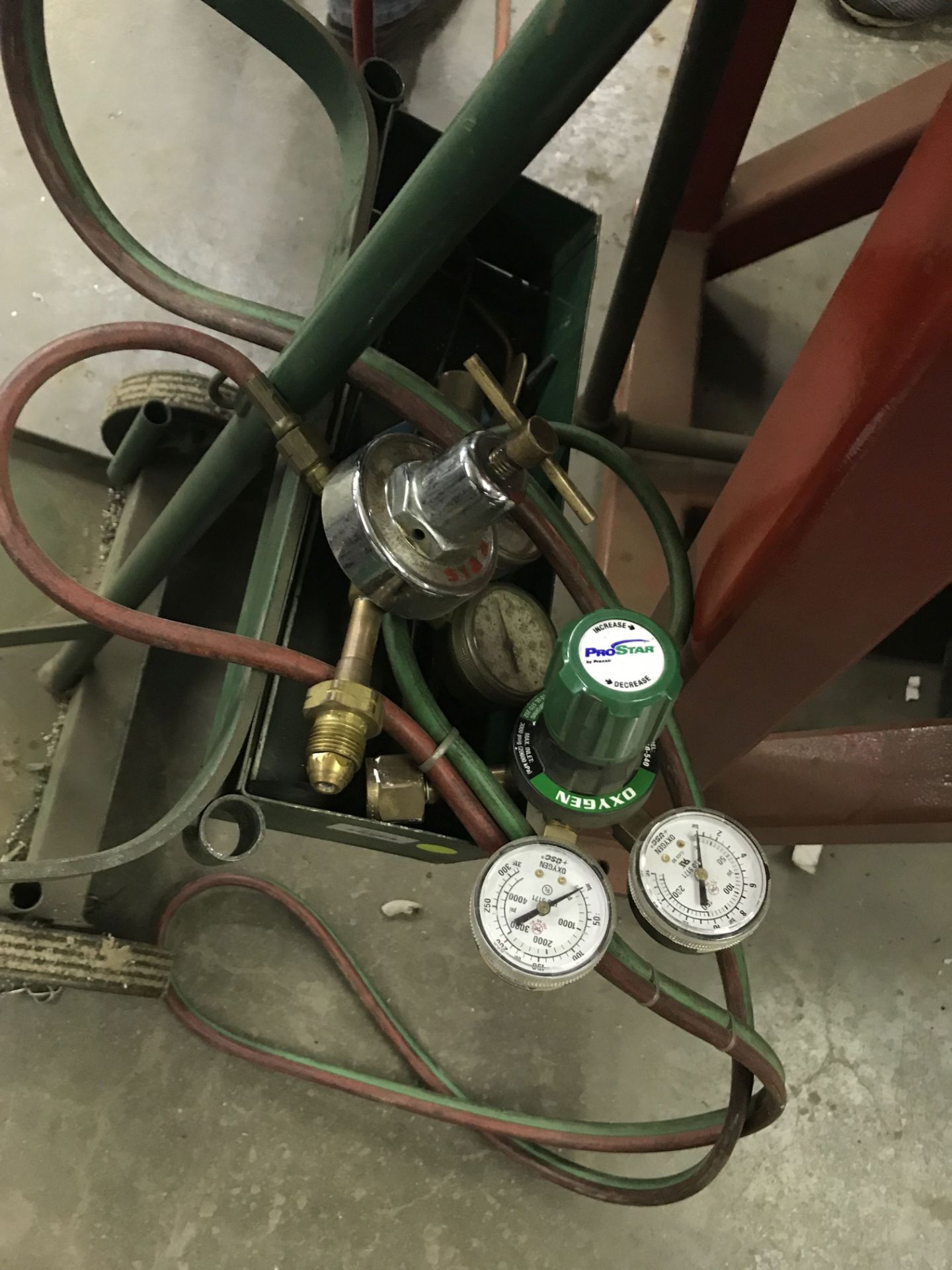 ACETYLENE TORCH SET TO INCLUDE GAUGES, HOSE, TORCH HEAD AND CART [LOCATION: BUILDING 2] - Image 2 of 3