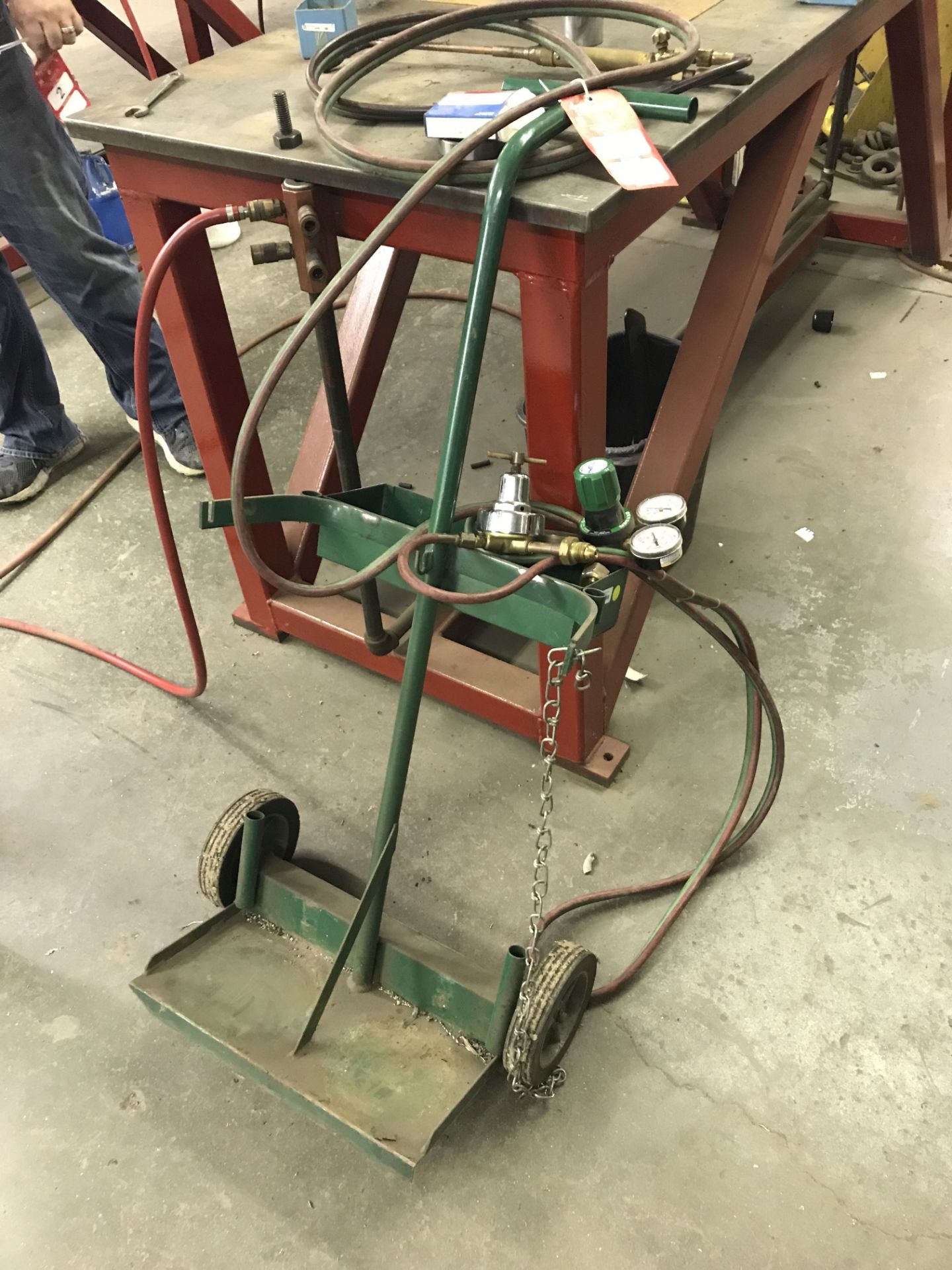 ACETYLENE TORCH SET TO INCLUDE GAUGES, HOSE, TORCH HEAD AND CART [LOCATION: BUILDING 2]