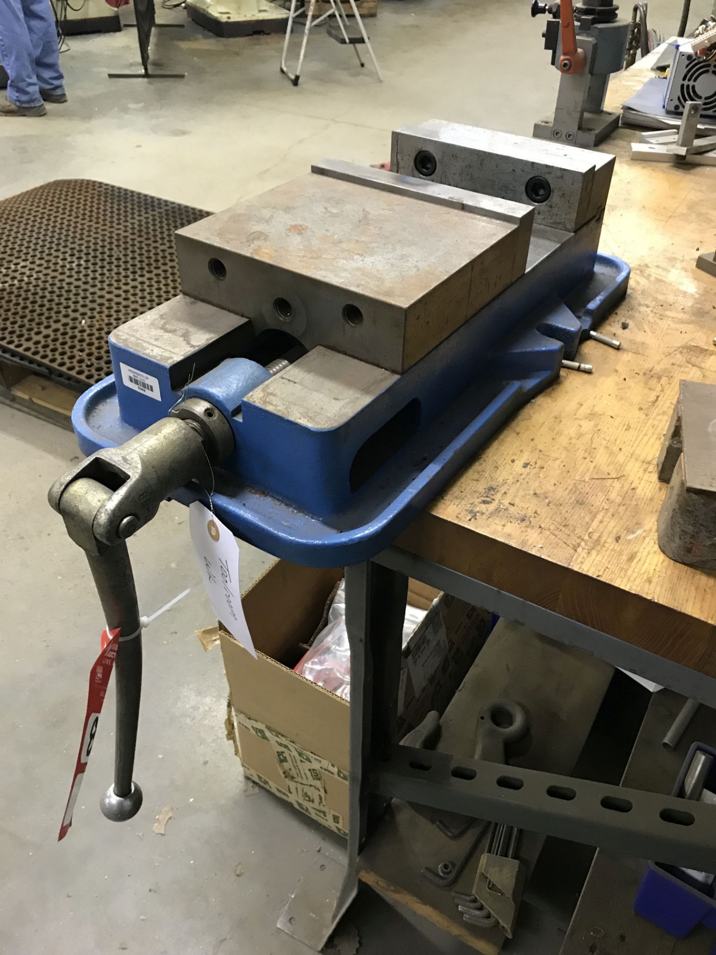 KURT 8'' MACHINIST VISE [LOCATION: BUILDING 2] - Image 2 of 3