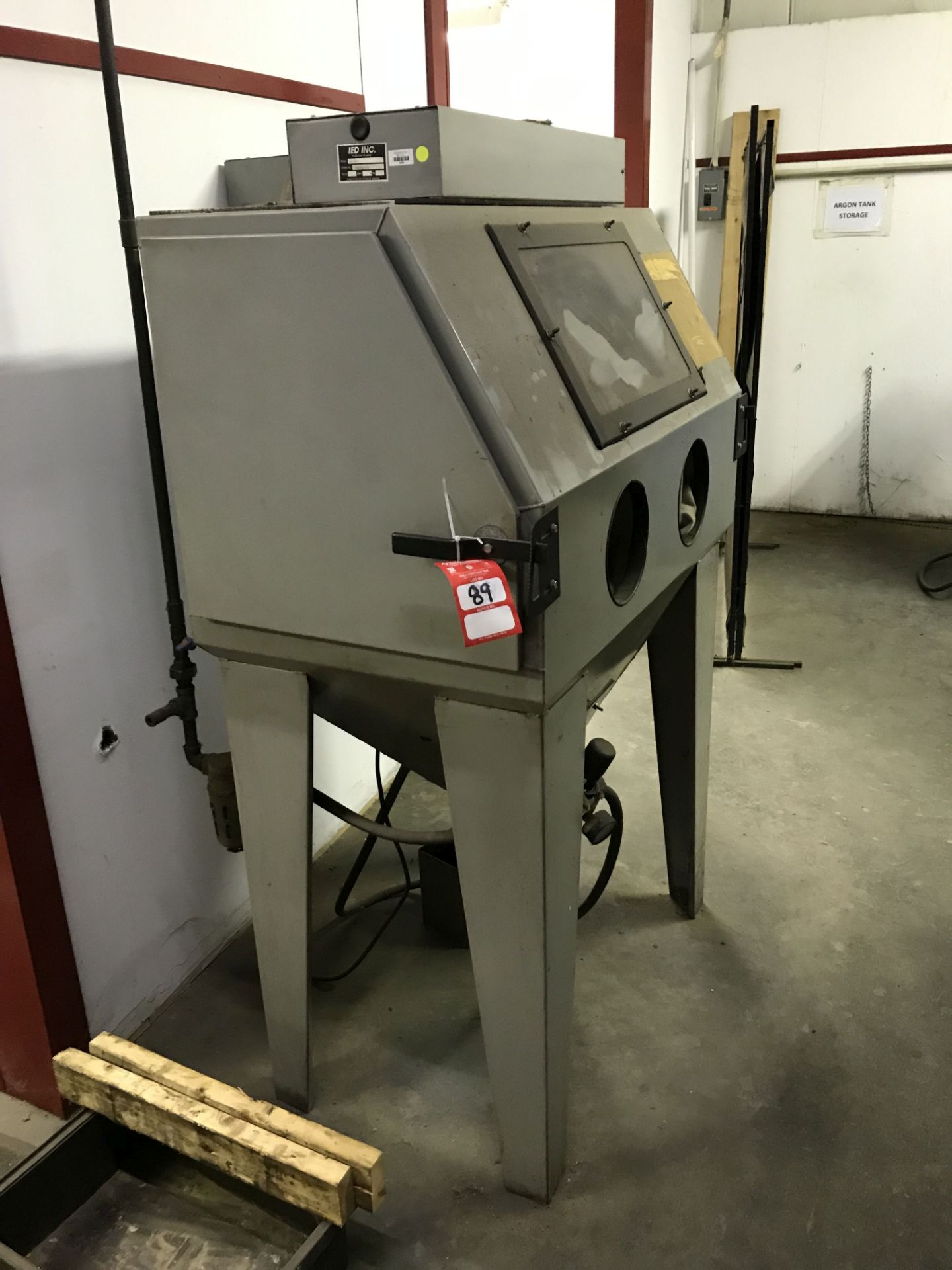 IED SAND BLASTING CABINET, MODEL LB4024 [LOCATION: BUILDING 2] - Image 2 of 4