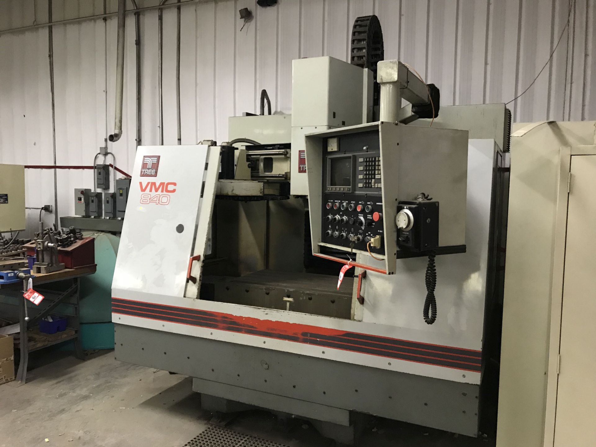 TREE VMC 840/20 VERTICAL MACHINING CENTER, 24-POSITION AUTOMATIC TOOL CHANGER, 32'' x 16'' x 25'' - Image 2 of 7