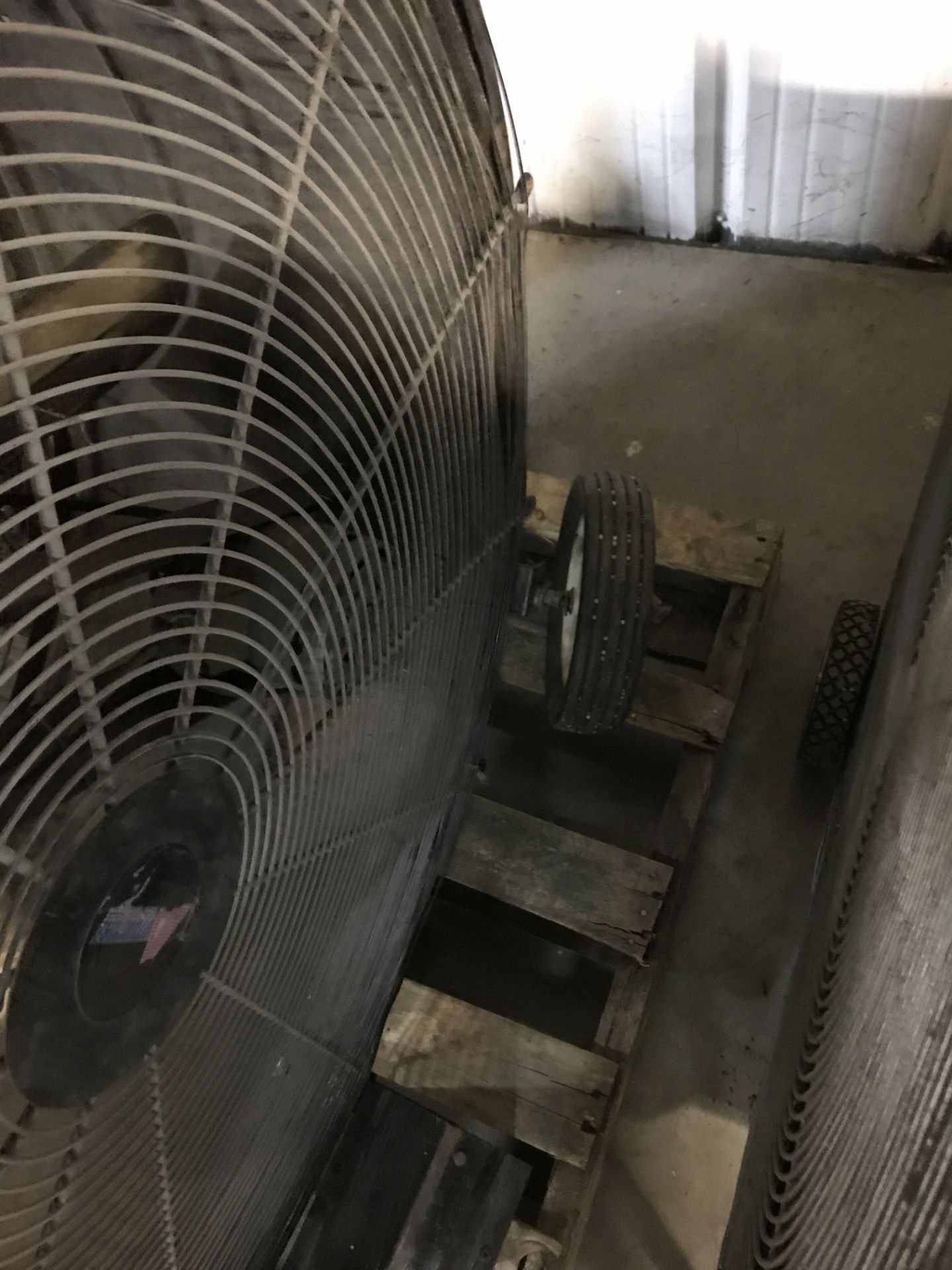 AUTUMAIRE SHOP FLOOR FAN, APPROX 42'' [LOCATION: BUILDING 2] - Image 3 of 3