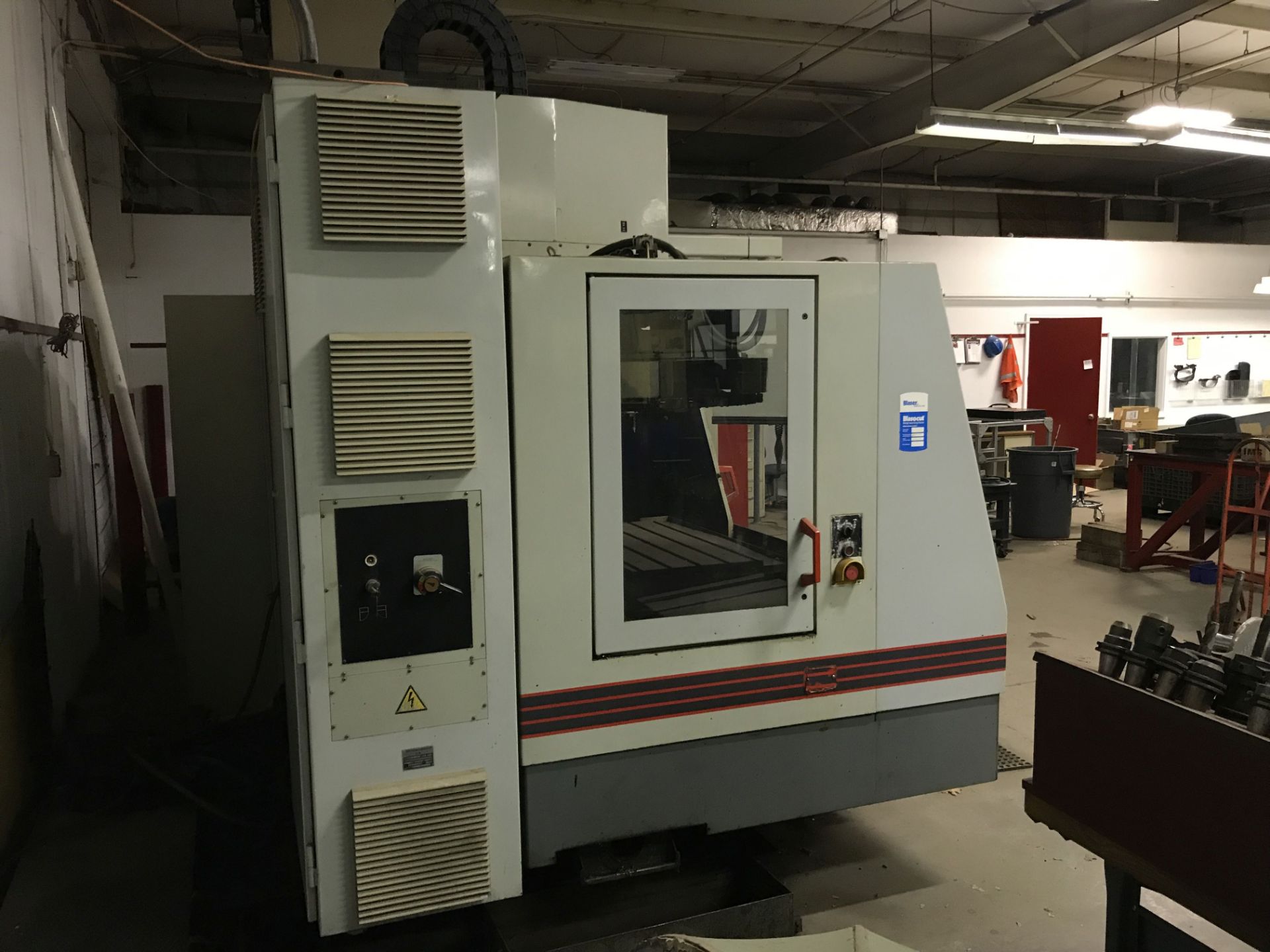 TREE VMC 840/20 VERTICAL MACHINING CENTER, 24-POSITION AUTOMATIC TOOL CHANGER, 32'' x 16'' x 25'' - Image 3 of 7