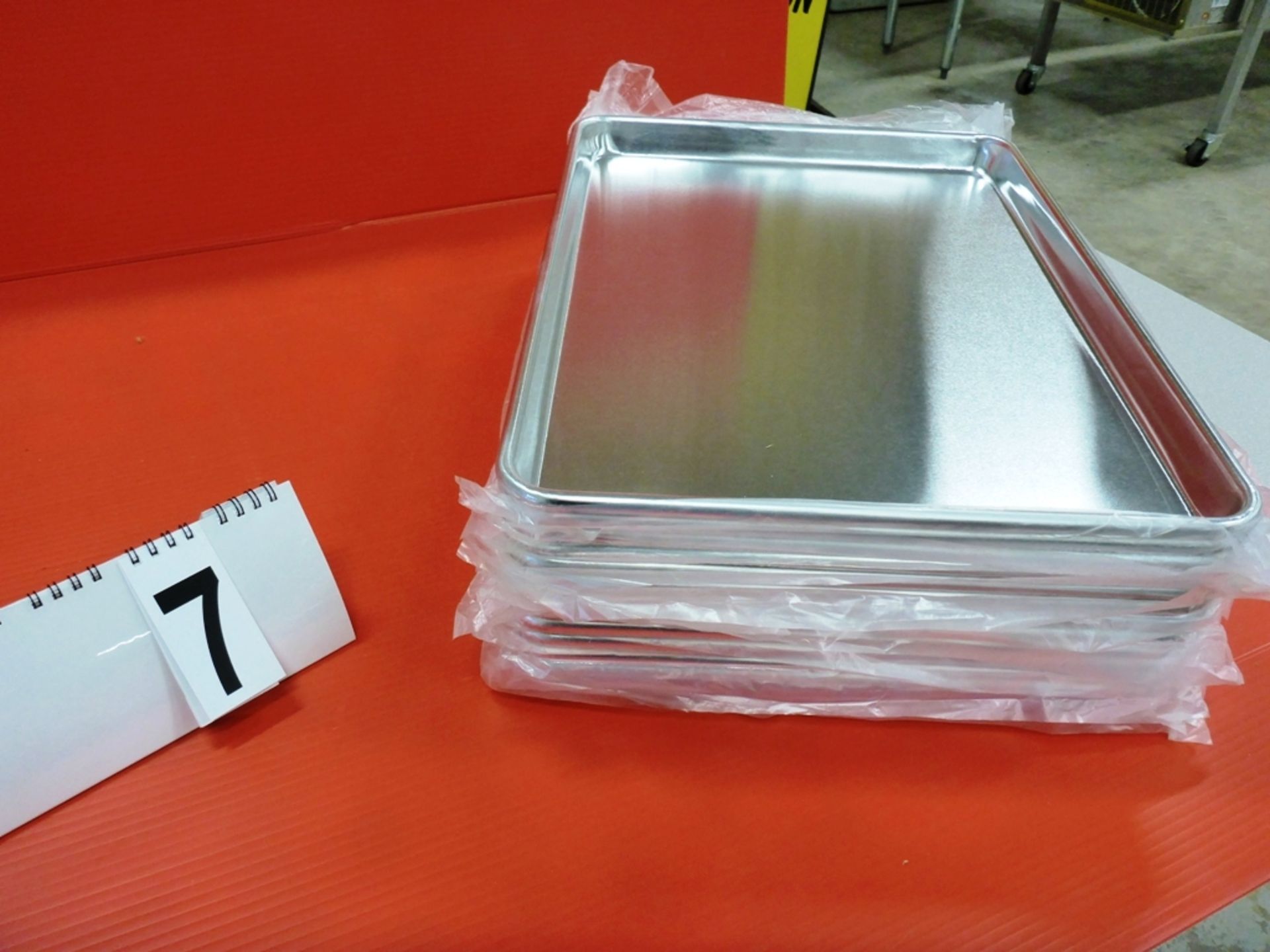 L/O 12 ALUMINUM BUN PANS