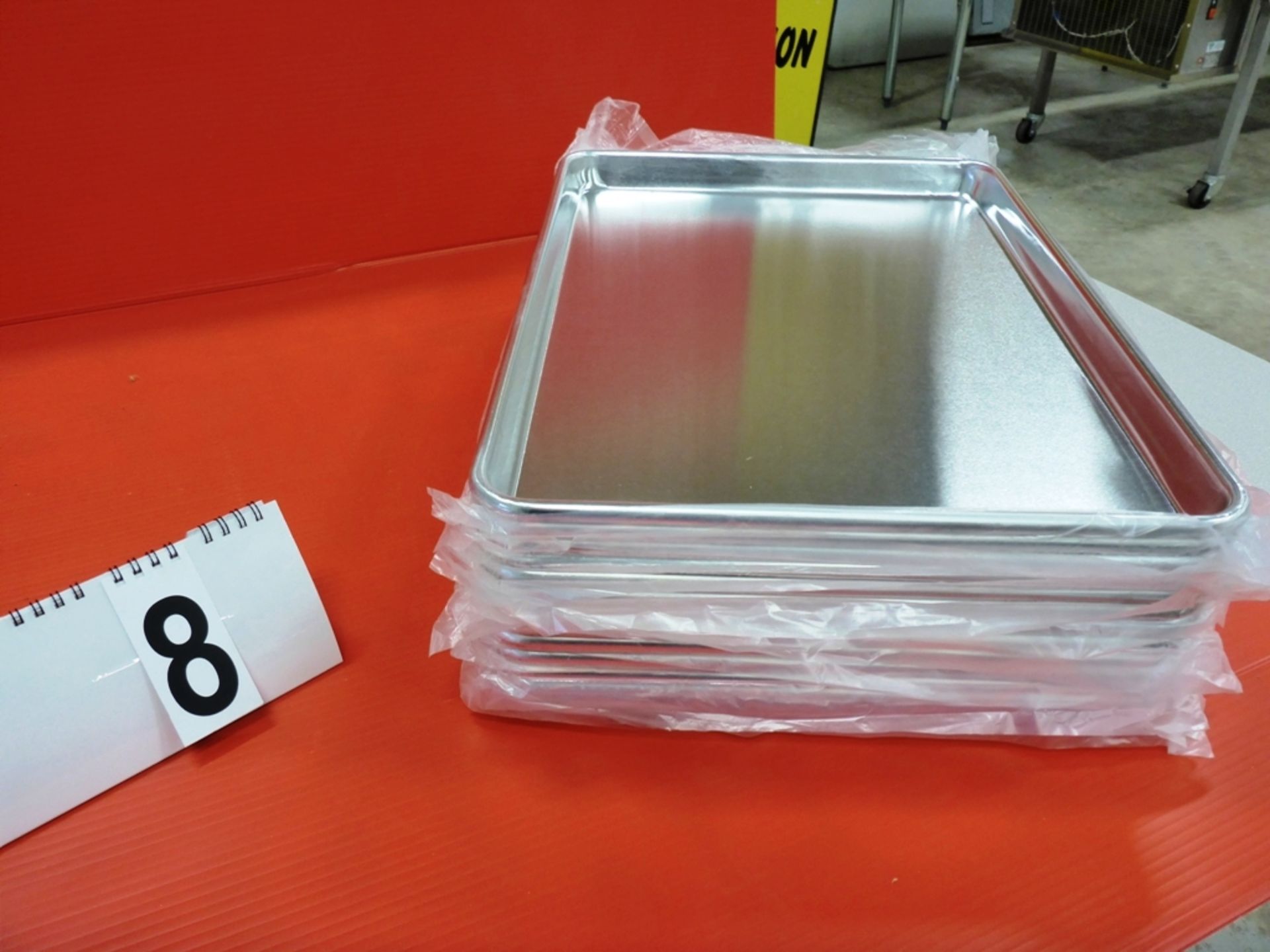 L/O 12 ALUMINUM BUN PANS