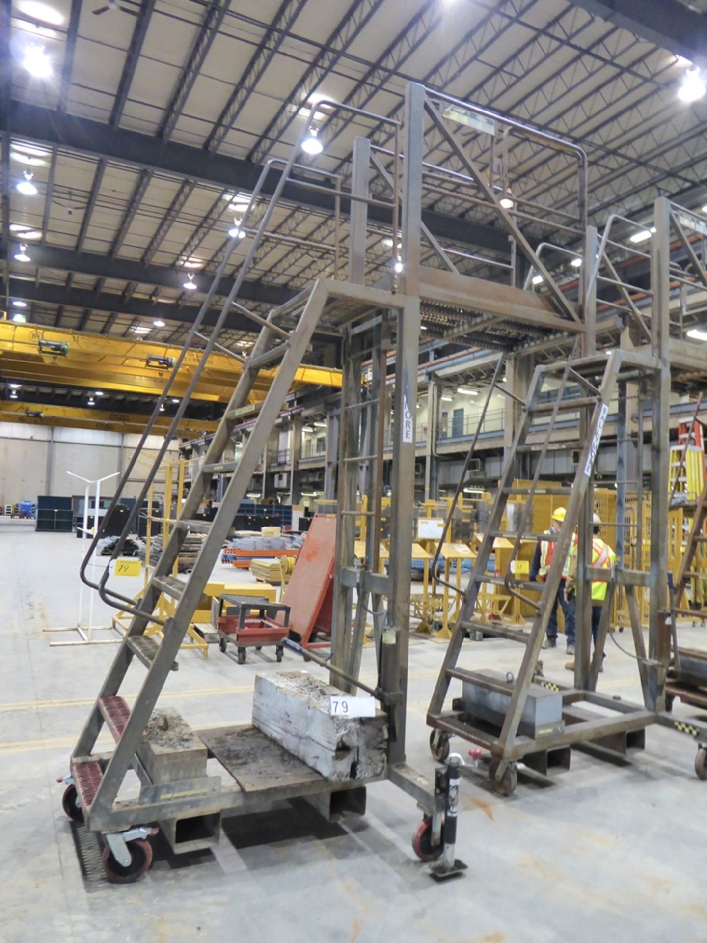 BALLYMORE TELESCOPING WORK PLATFORM