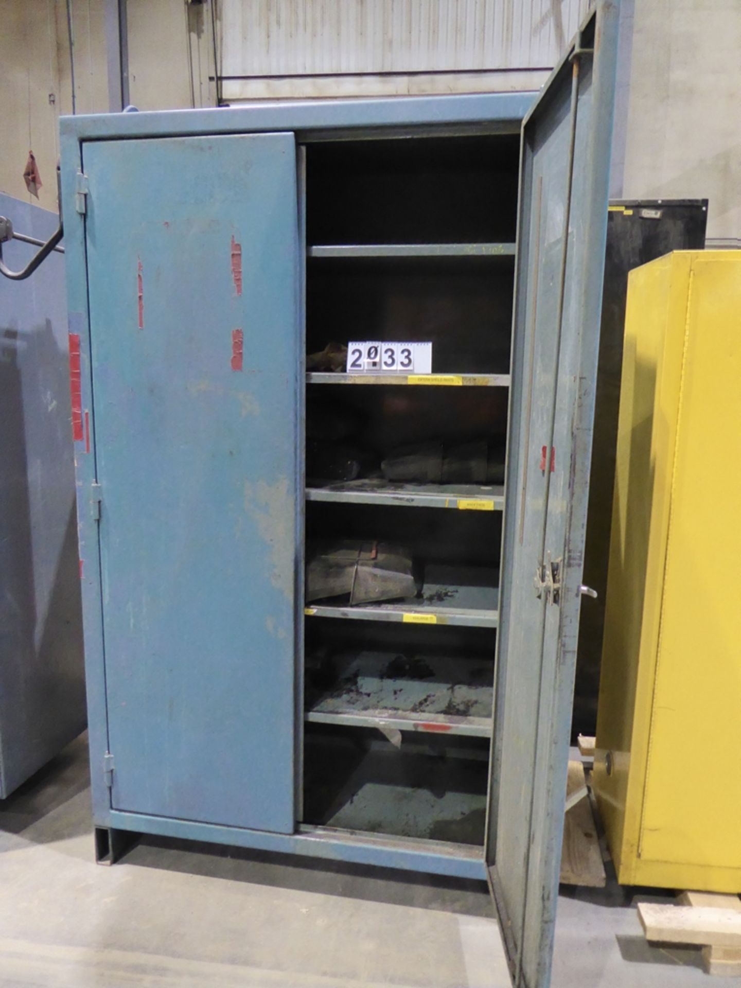 METAL STORAGE CABINET - Image 2 of 2