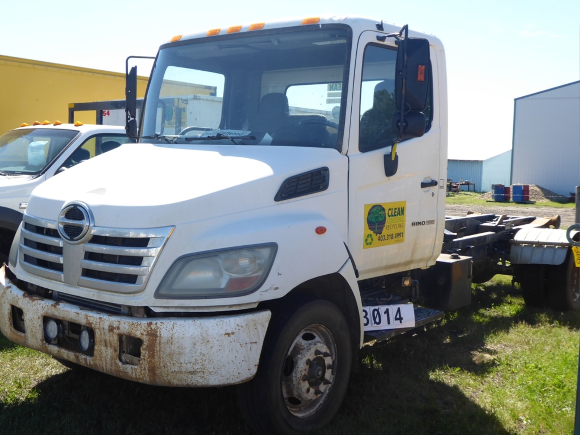 2006 HINO 185 S/A DUALLY TRUCK W/MULTI LIFT HL5L ROLL-OFF TIPPER/HOIST, DIESEL ENGINE