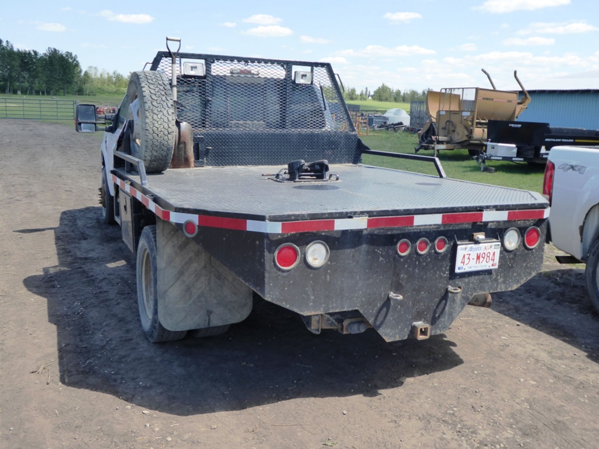 2008 FORD F350 SD LARIAT TRUCK CREW CAB 4X4 DUALLY DIESEL W/STEEL DECK & 5TH HITCH S/N - Image 2 of 2