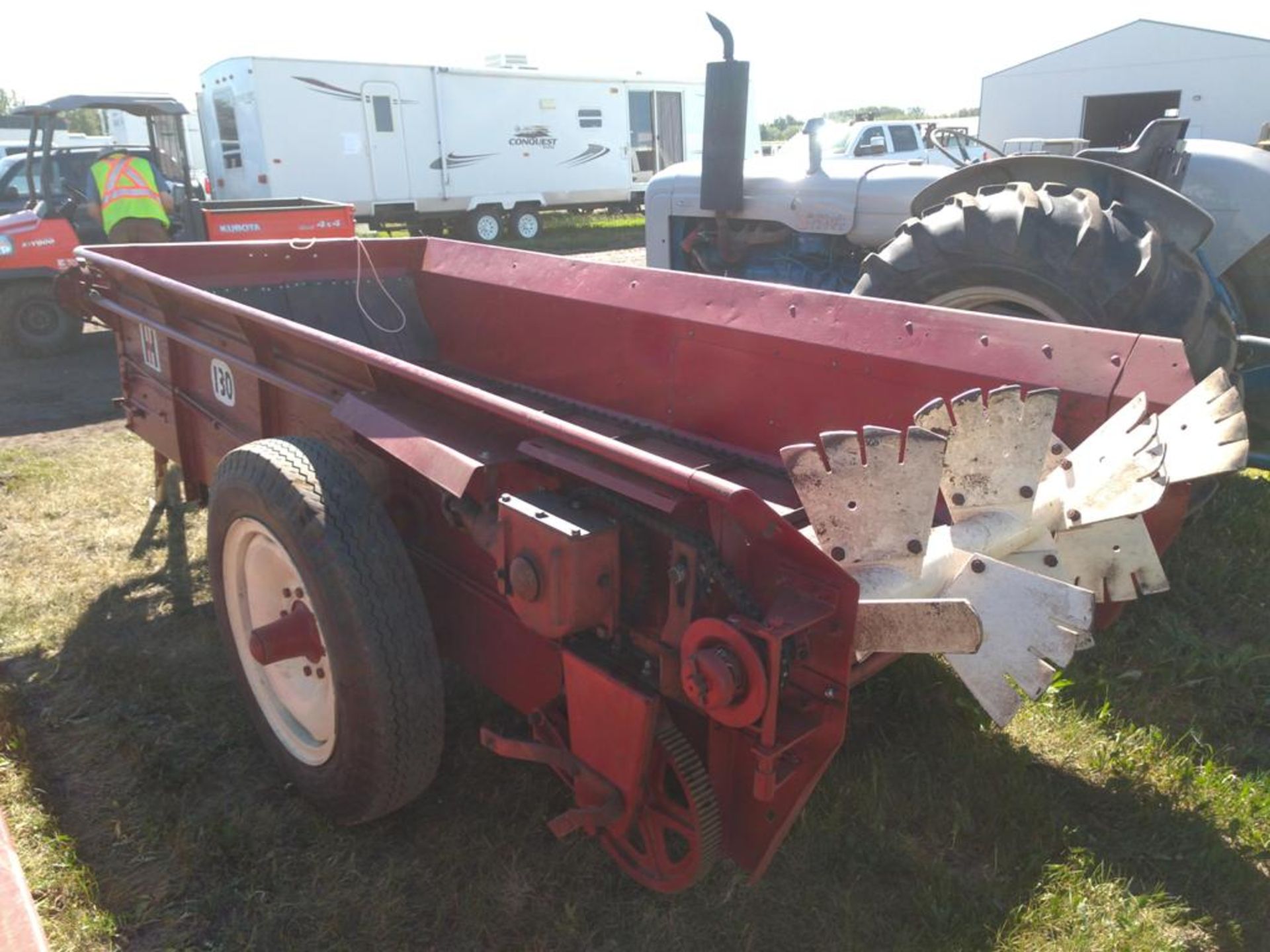 IHC 130 MANURE SPREADER - Image 3 of 3