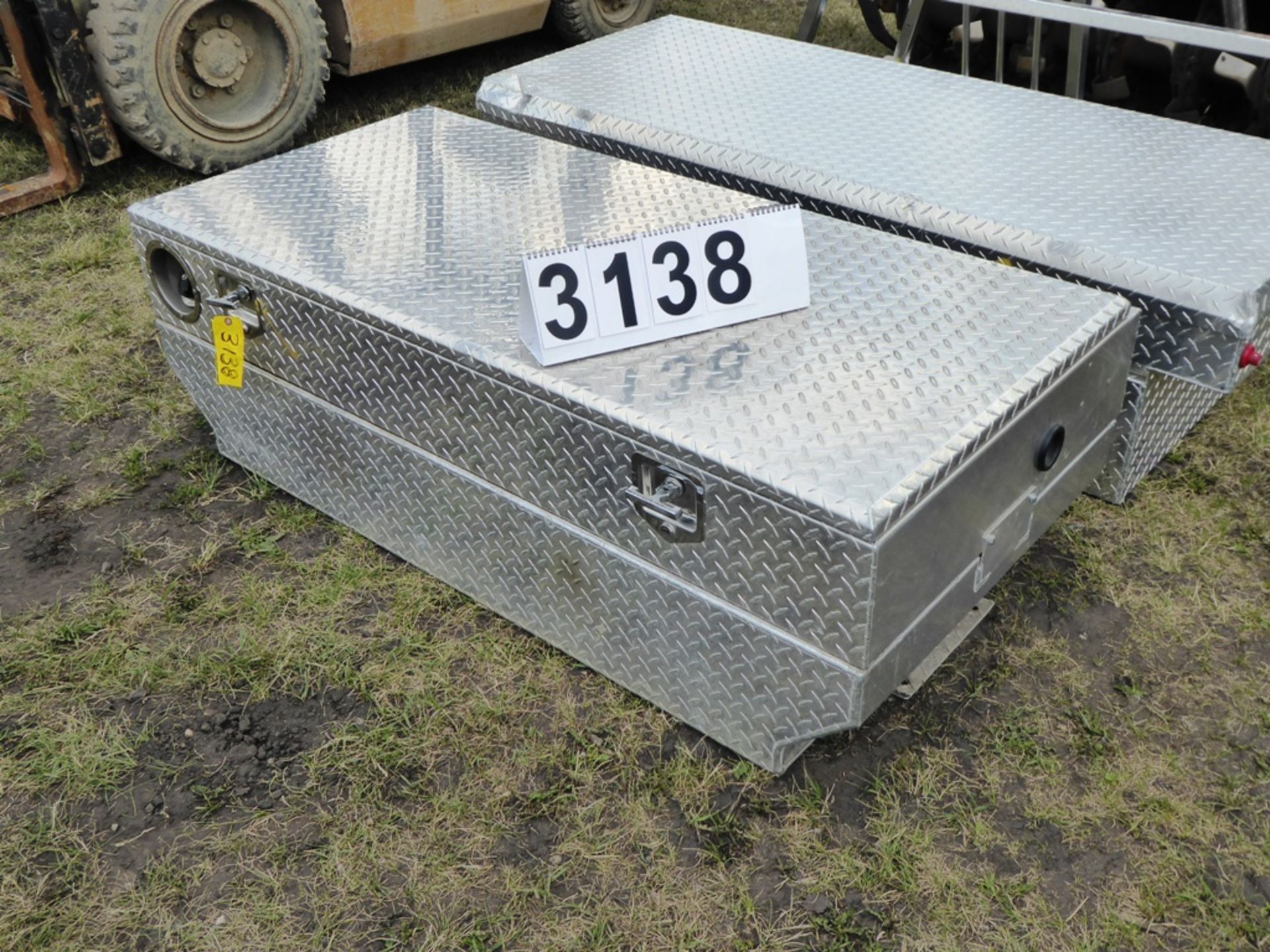 CHECKERPLATED COMBINATION TOOLBOX/FUEL TANK