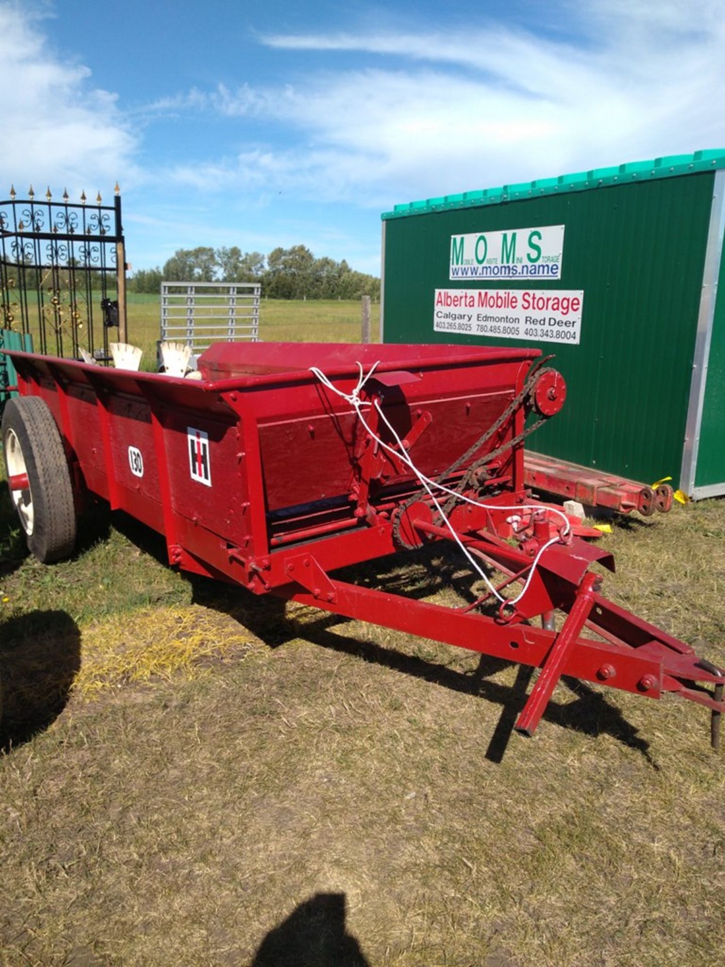 IHC 130 MANURE SPREADER