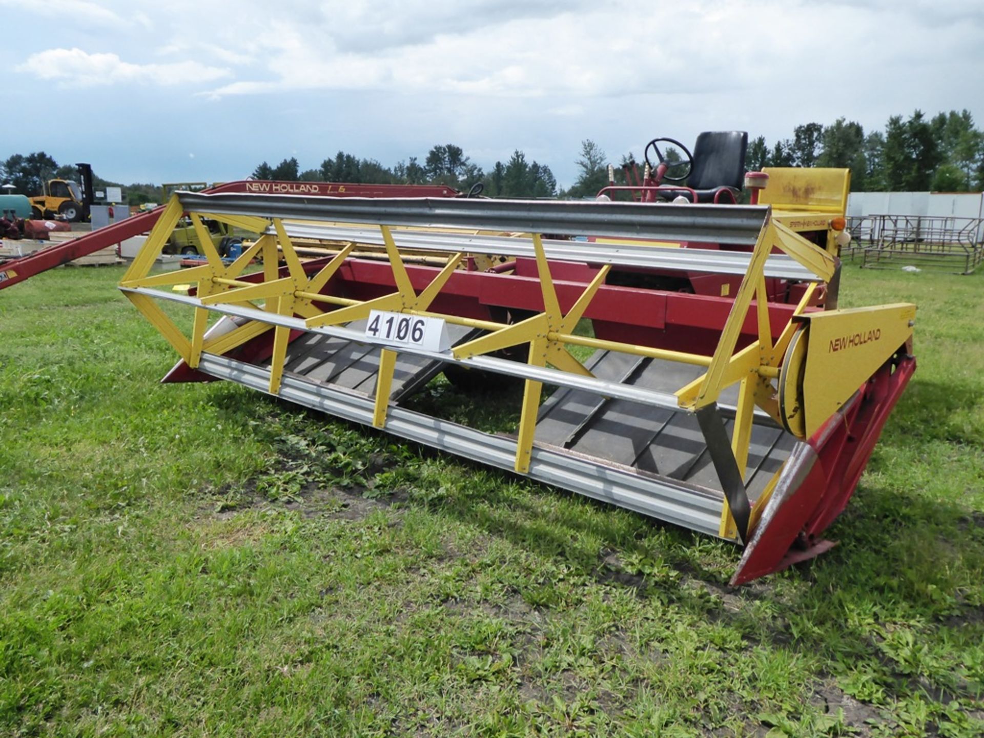 NEW HOLLAND 1098 SP SWATHER 16' PICK UP REEL