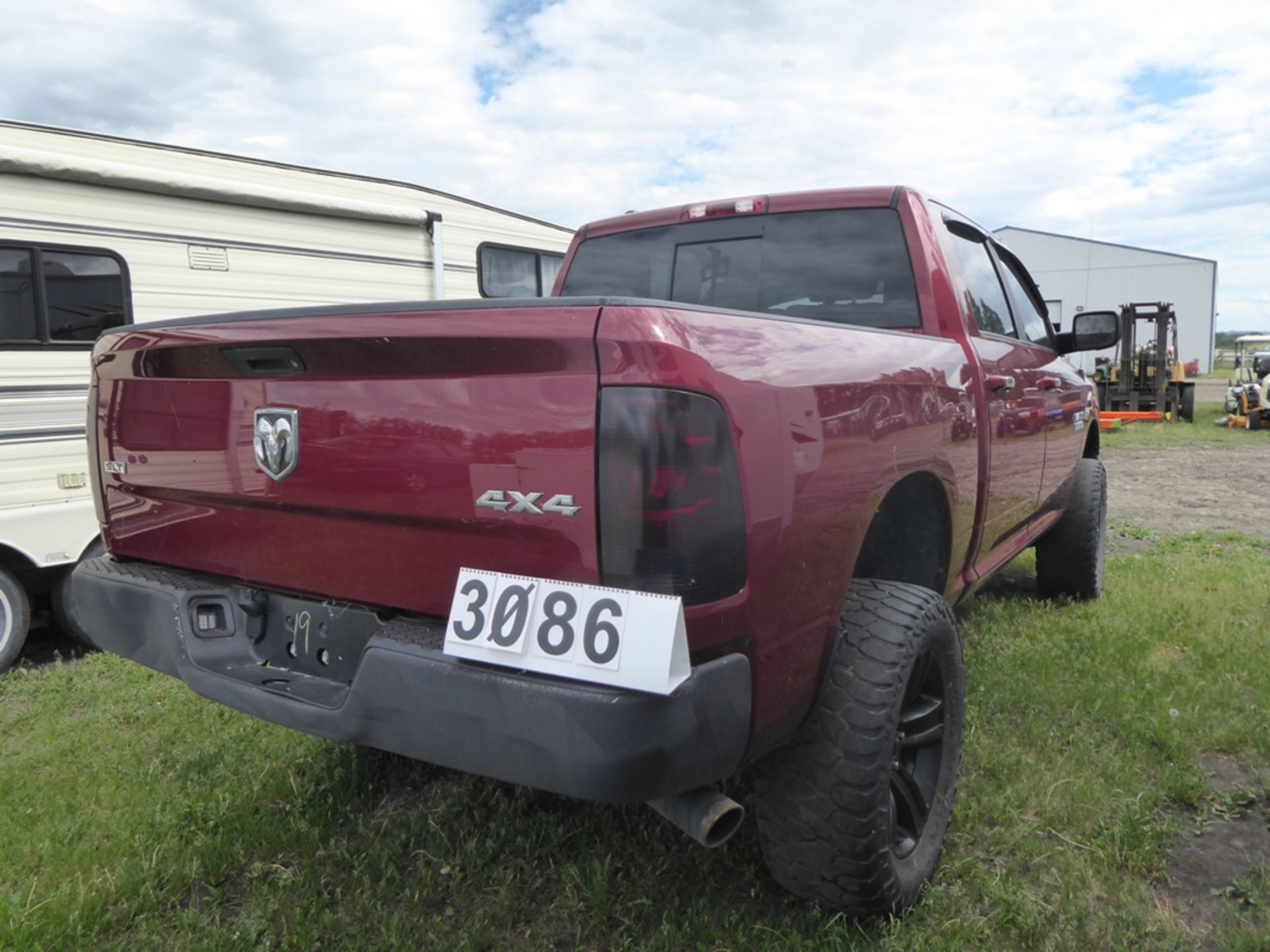 2014 DODGE RAM 1500 4X4 TRUCK CREW CAB 5.7L HEMI A/T R/PW/PDL/AC/TLT/C S/N 1C6RR7LT5ES414972 125, - Image 2 of 3