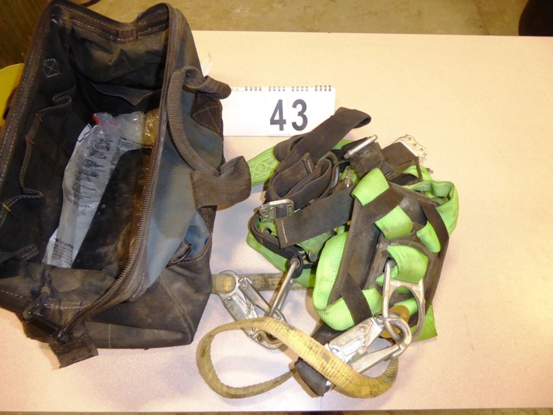 L/O SAFETY HARNESSES & LANYARDS - Image 2 of 2