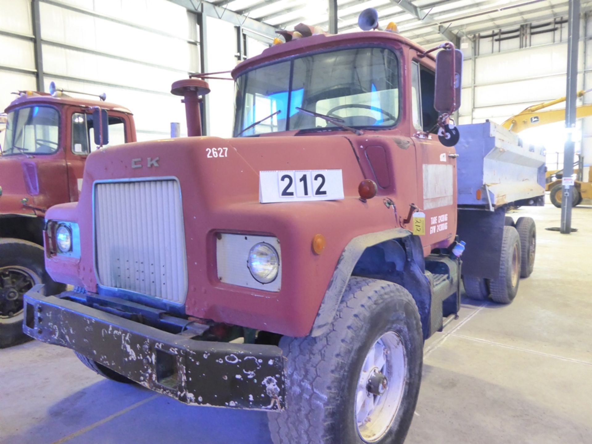 MACK DM611S T/A GRAVEL TRUCK W/10 YYARD GRAVEL BOX, 164,446 MILES SHOWING, S/N OBL - Image 5 of 8