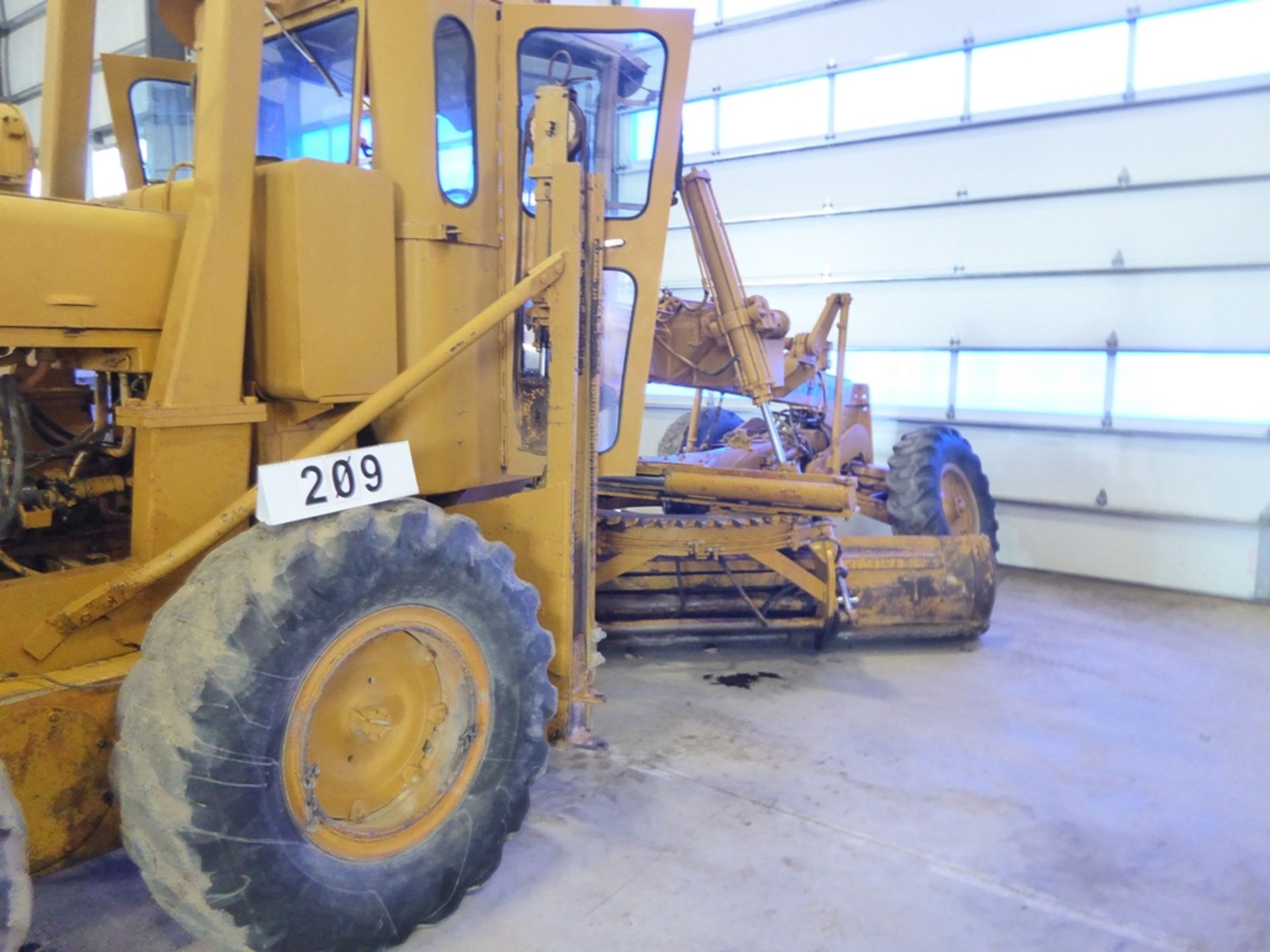 1971 CHAMPION 600B ROAD GRADER W/14' MOULD BOARD BLADE, SCARIFIER, 13' REAR SNOW WING BLADE - Image 8 of 12