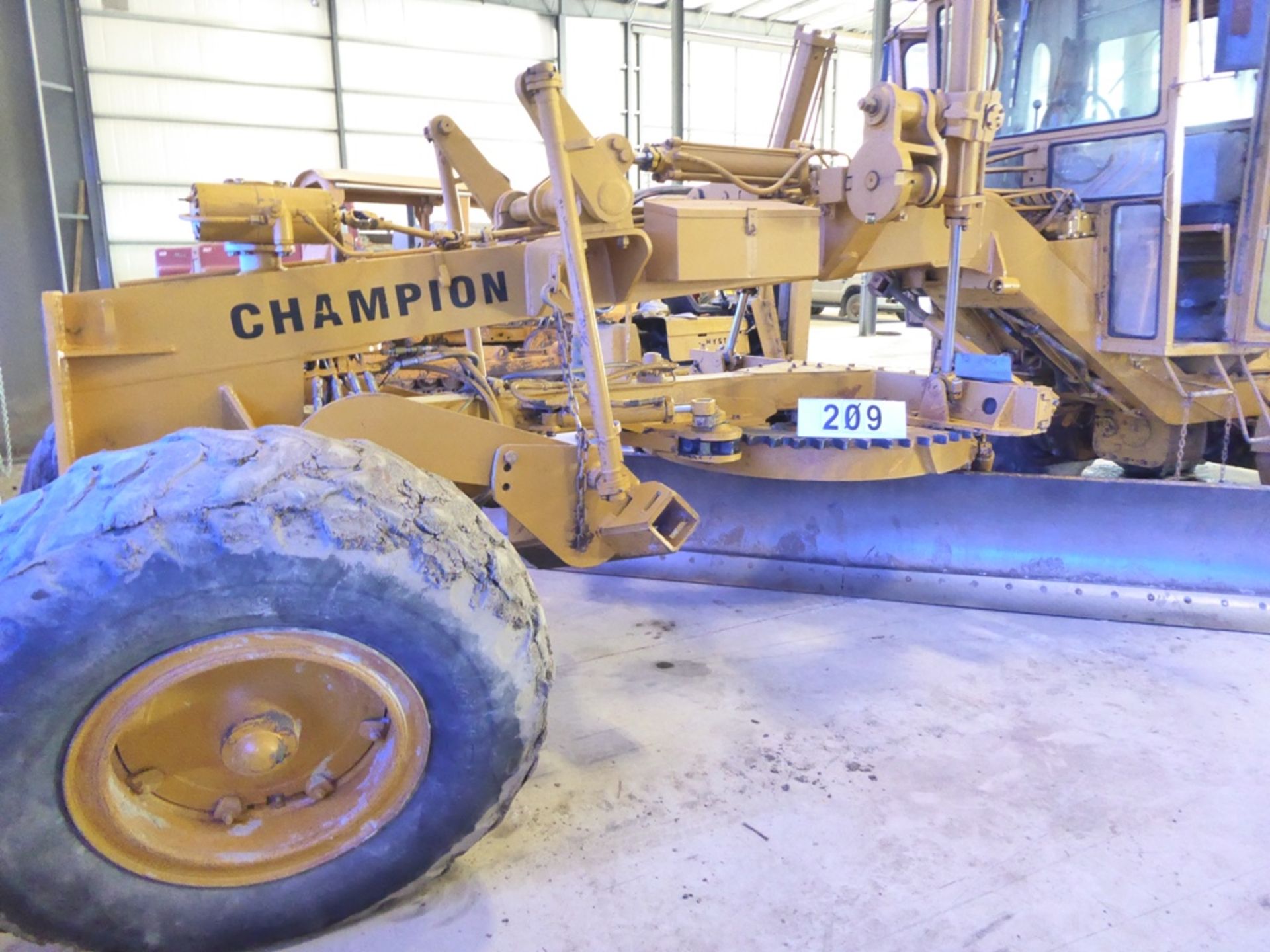 1971 CHAMPION 600B ROAD GRADER W/14' MOULD BOARD BLADE, SCARIFIER, 13' REAR SNOW WING BLADE - Image 7 of 12