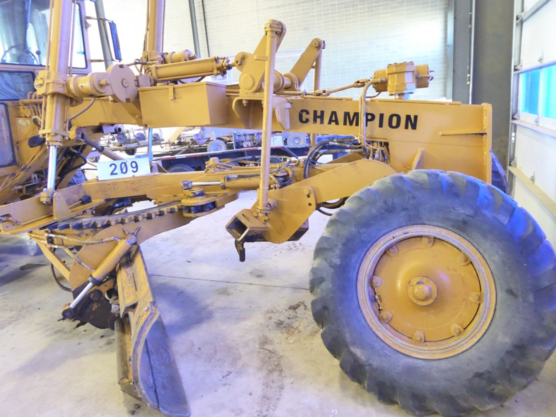 1971 CHAMPION 600B ROAD GRADER W/14' MOULD BOARD BLADE, SCARIFIER, 13' REAR SNOW WING BLADE - Image 10 of 12