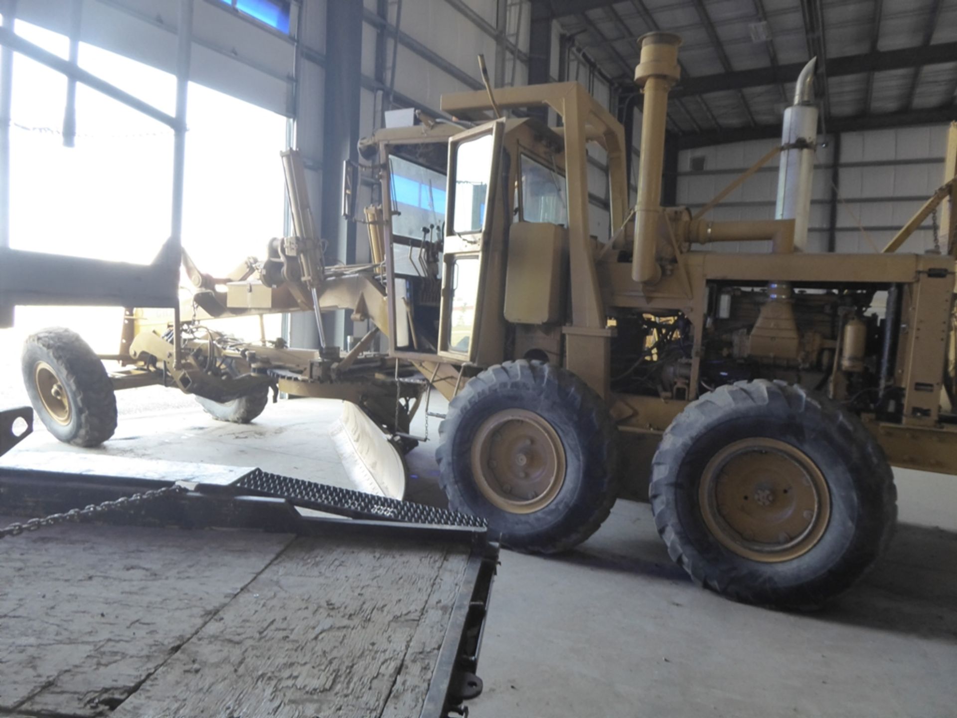 1971 CHAMPION 600B ROAD GRADER W/14' MOULD BOARD BLADE, SCARIFIER, 13' REAR SNOW WING BLADE - Image 9 of 12