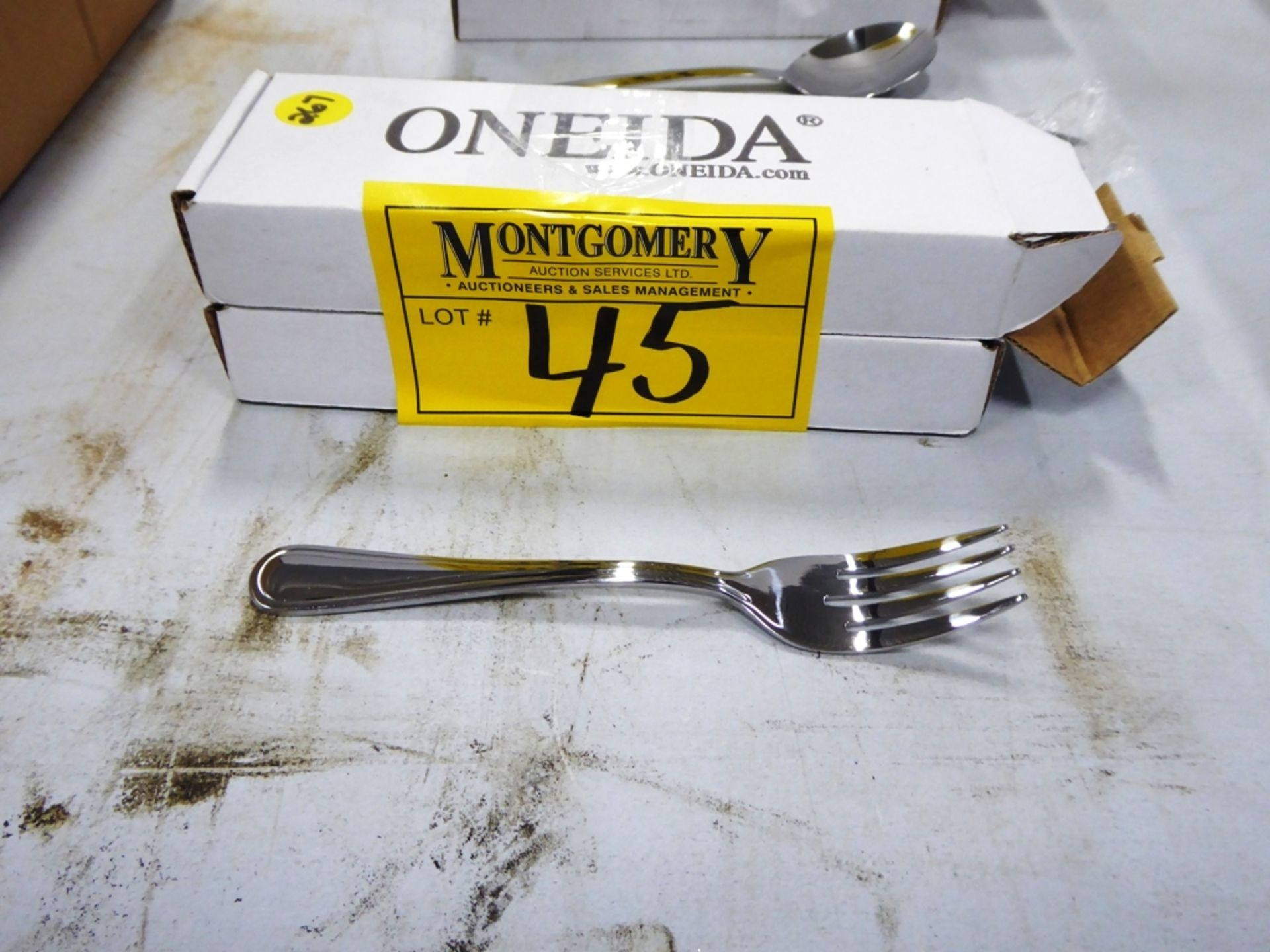 L/O (NEW) ONEIDA NEW RIM II SALAD/DESSERT FORKS