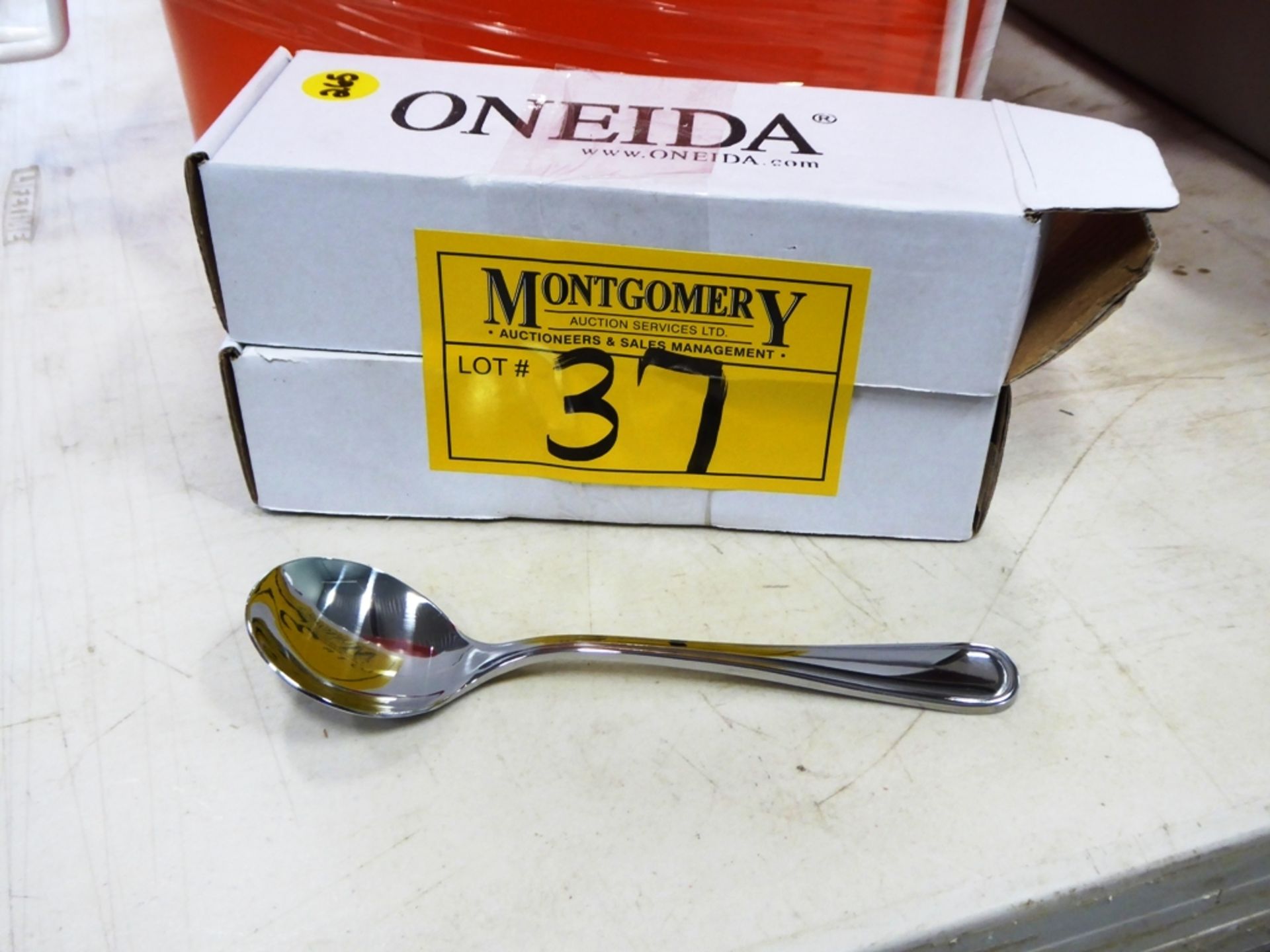 L/O (NEW) ONEIDA NEW RIM II BOWL SOUP SPOONS