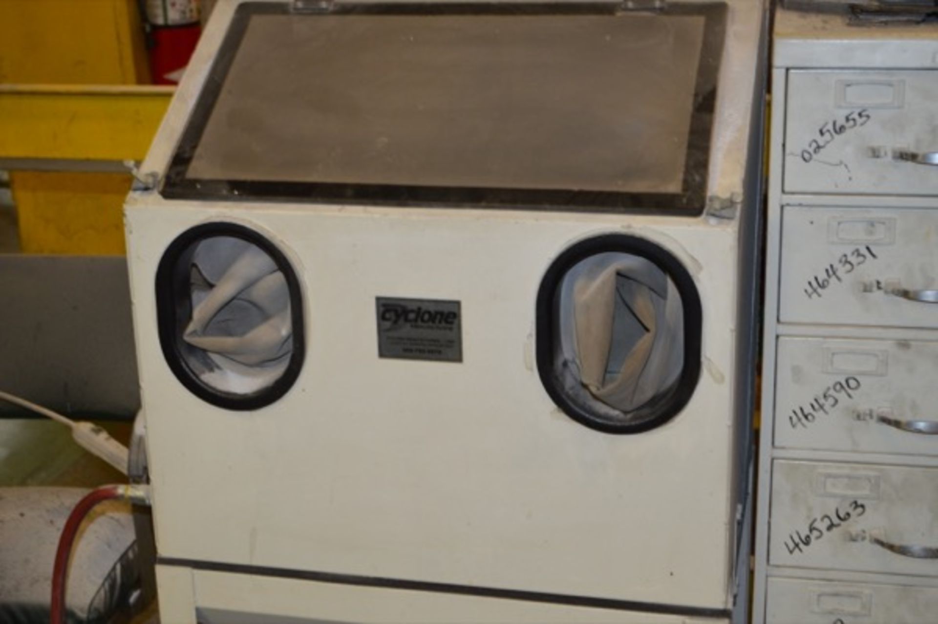 Cyclone Blast Cabinet With Dust Collector - Bild 2 aus 5