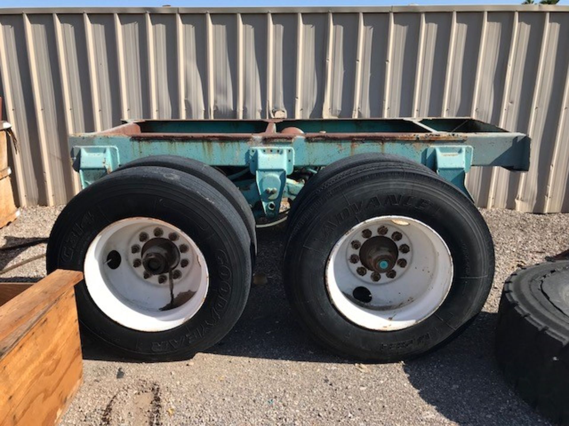 BLUE TRAILER (5TH WHEEL); LOCATED IN FORT MOJAVE, AZ. (SOLD AS-IS, BUYER TO INSPECT)