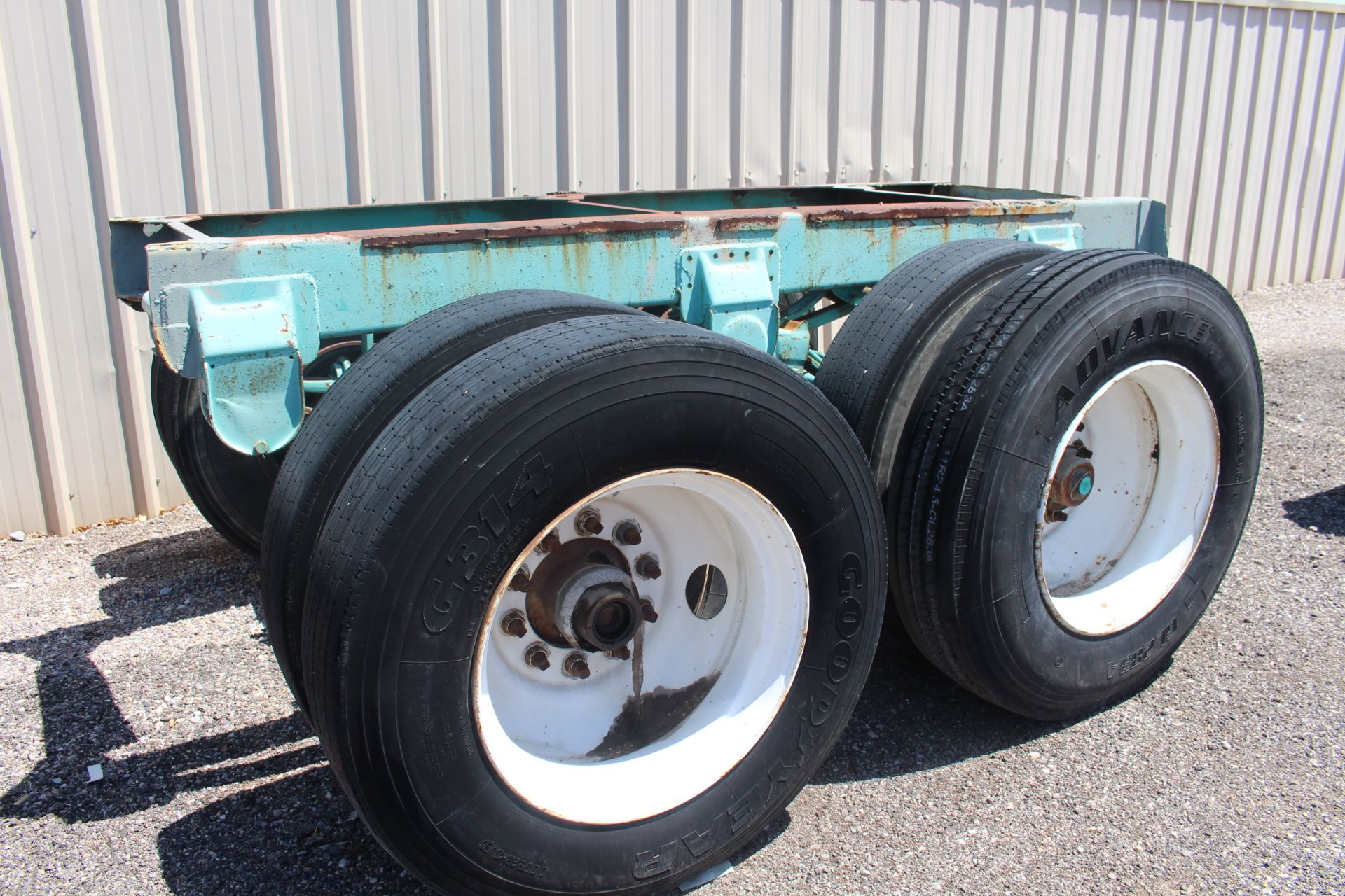 BLUE TRAILER (5TH WHEEL); LOCATED IN FORT MOJAVE, AZ. (SOLD AS-IS, BUYER TO INSPECT) - Image 2 of 2