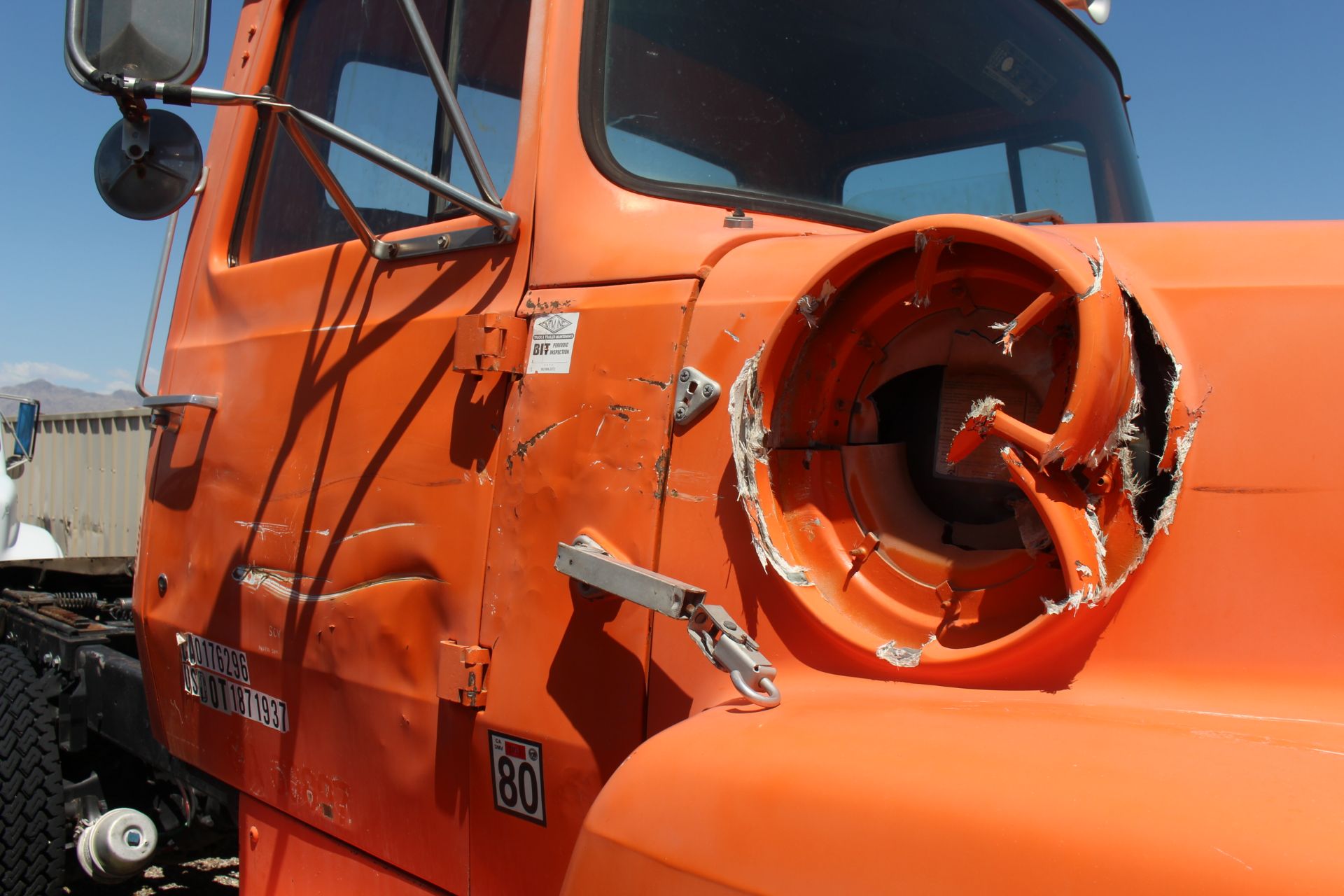 1980 FORD TRACTOR TRUCK, MODEL 9000, DIESEL (Damaged, see pictures); LOCATED IN FORT MOJAVE, AZ. - Image 3 of 8