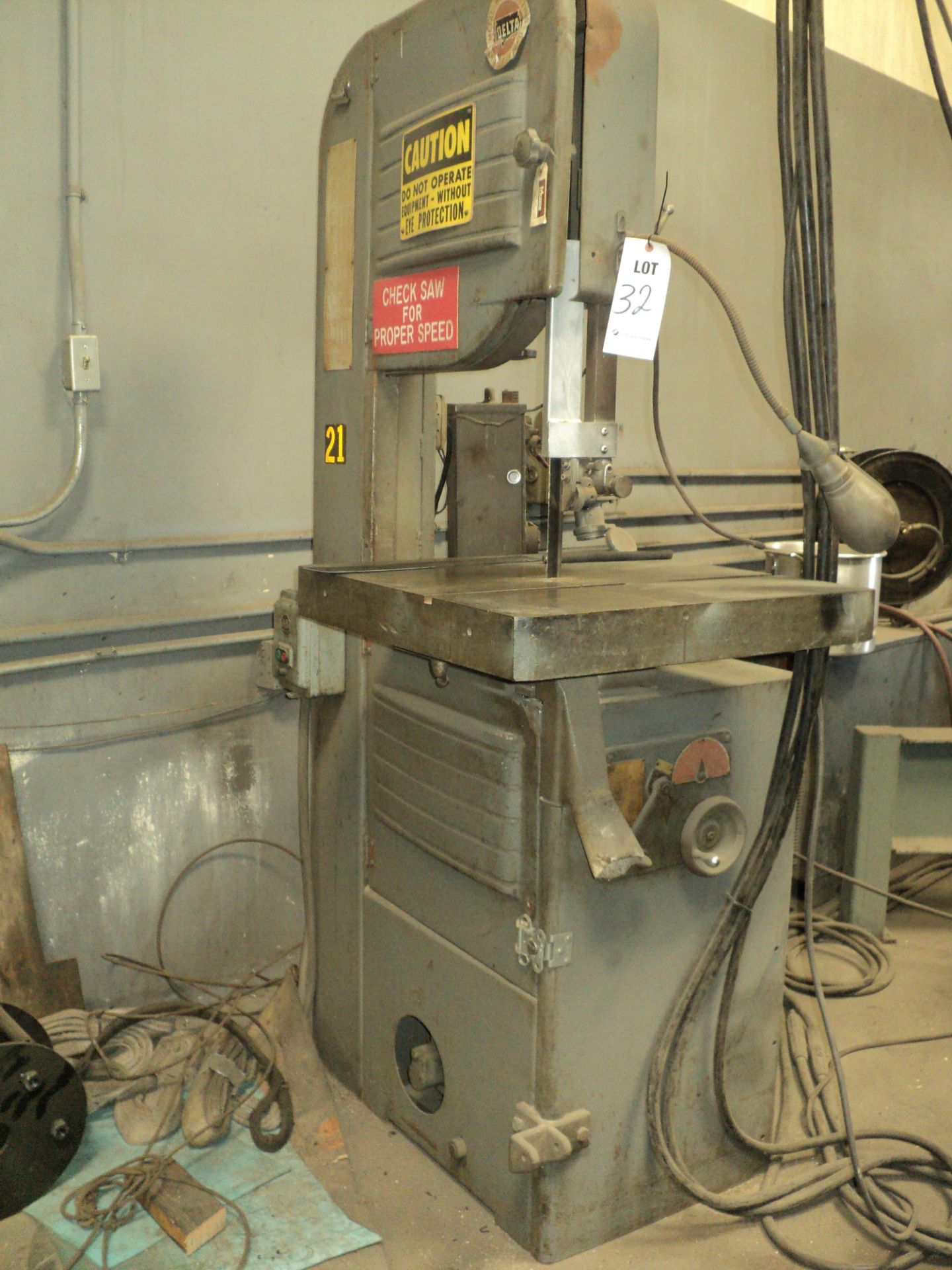 DELTA METAL & WOOD VERTICAL BAND SAW - Image 3 of 3