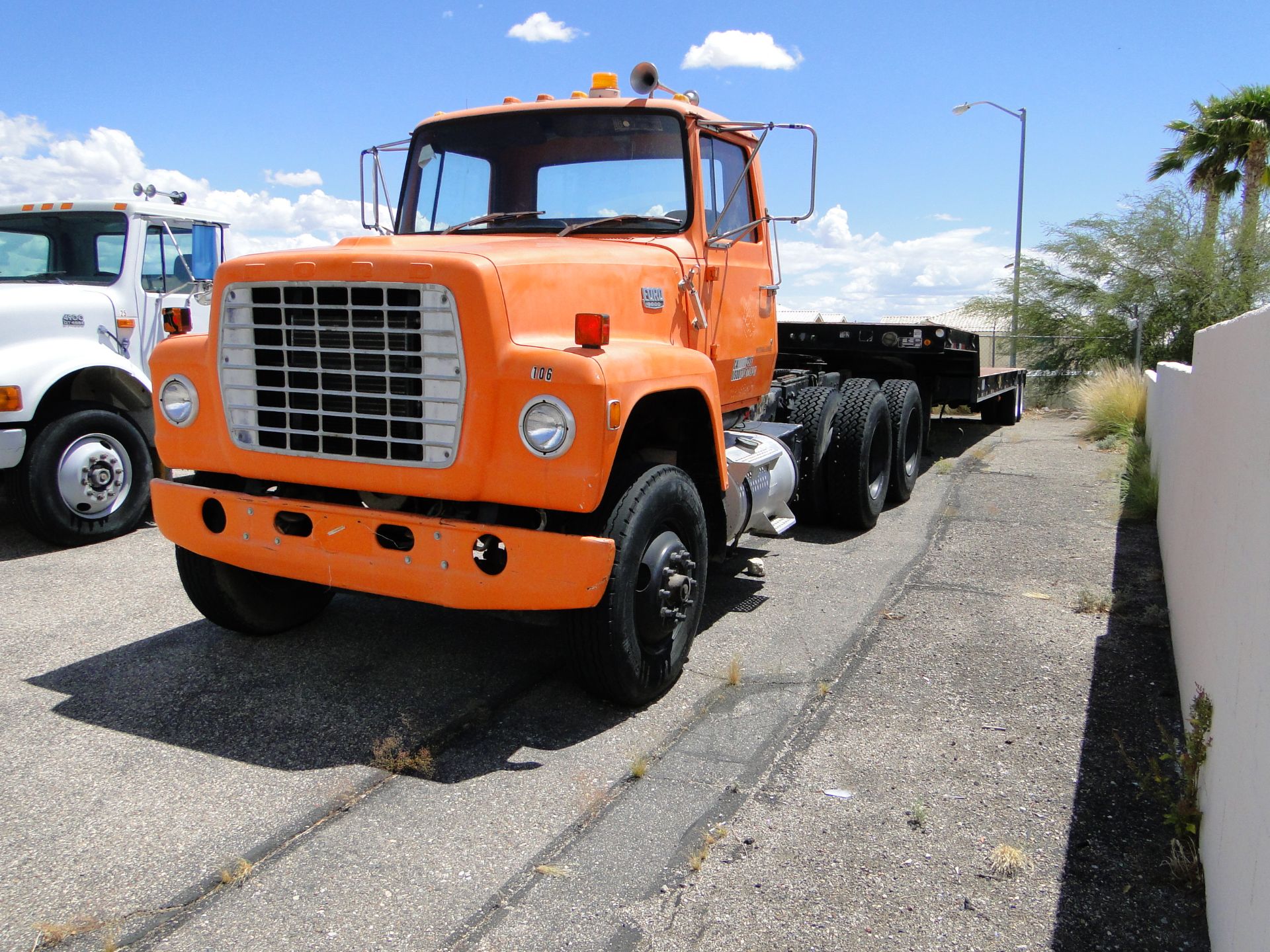 1980 FORD TRACTOR TRUCK, MODEL 9000, DIESEL (Damaged, see pictures); LOCATED IN FORT MOJAVE, AZ.