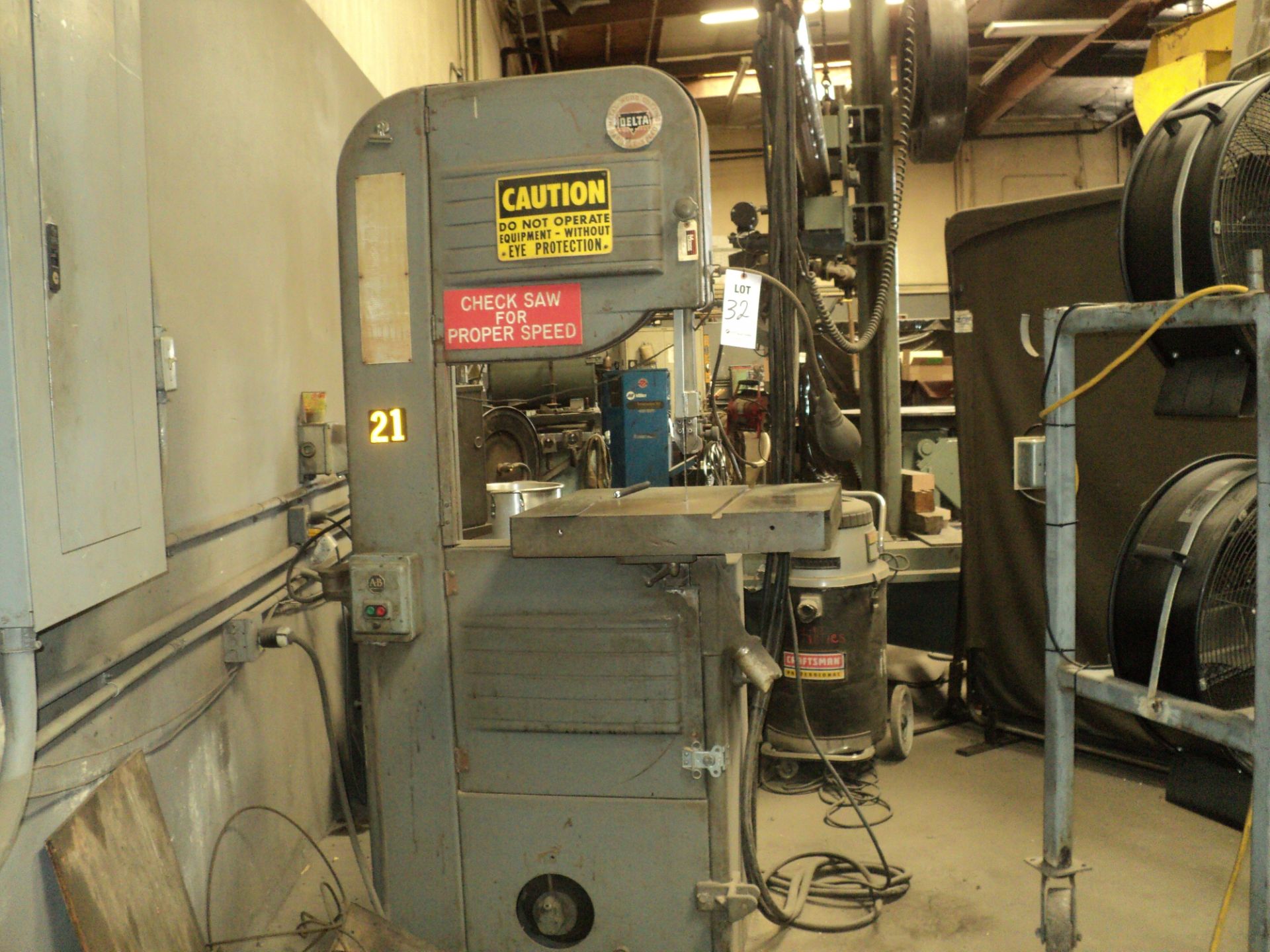 DELTA METAL & WOOD VERTICAL BAND SAW