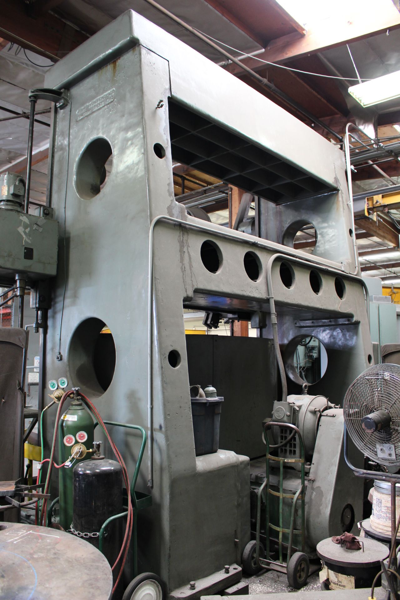 HENRY BROADBENT VERTICAL TURRET LATHE, 108" JAW CHUCK, (2) FIVE STATION TURRET, 70" UNDER RAIL, - Image 9 of 10